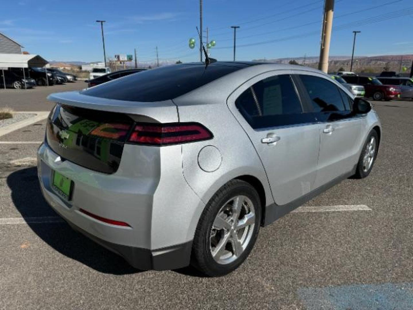 2012 Silver Ice Metallic /Jet Black and Ceramic White Cloth Interior Chevrolet Volt Premium w/ Navigation (1G1RD6E47CU) with an 1.4L L4 DOHC 16V PLUG-IN HYBRID engine, Continuously Variable Transmission transmission, located at 1865 East Red Hills Pkwy, St. George, 84770, (435) 628-0023, 37.120850, -113.543640 - Photo#10