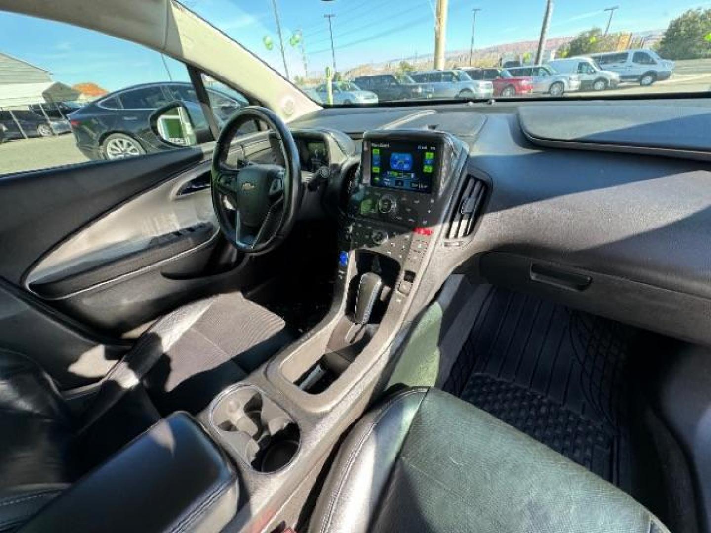 2012 Silver Ice Metallic /Jet Black and Ceramic White Cloth Interior Chevrolet Volt Premium w/ Navigation (1G1RD6E47CU) with an 1.4L L4 DOHC 16V PLUG-IN HYBRID engine, Continuously Variable Transmission transmission, located at 1865 East Red Hills Pkwy, St. George, 84770, (435) 628-0023, 37.120850, -113.543640 - We specialize in helping ALL people get the best financing available. No matter your credit score, good, bad or none we can get you an amazing rate. Had a bankruptcy, divorce, or repossessions? We give you the green light to get your credit back on the road. Low down and affordable payments that fit - Photo#33