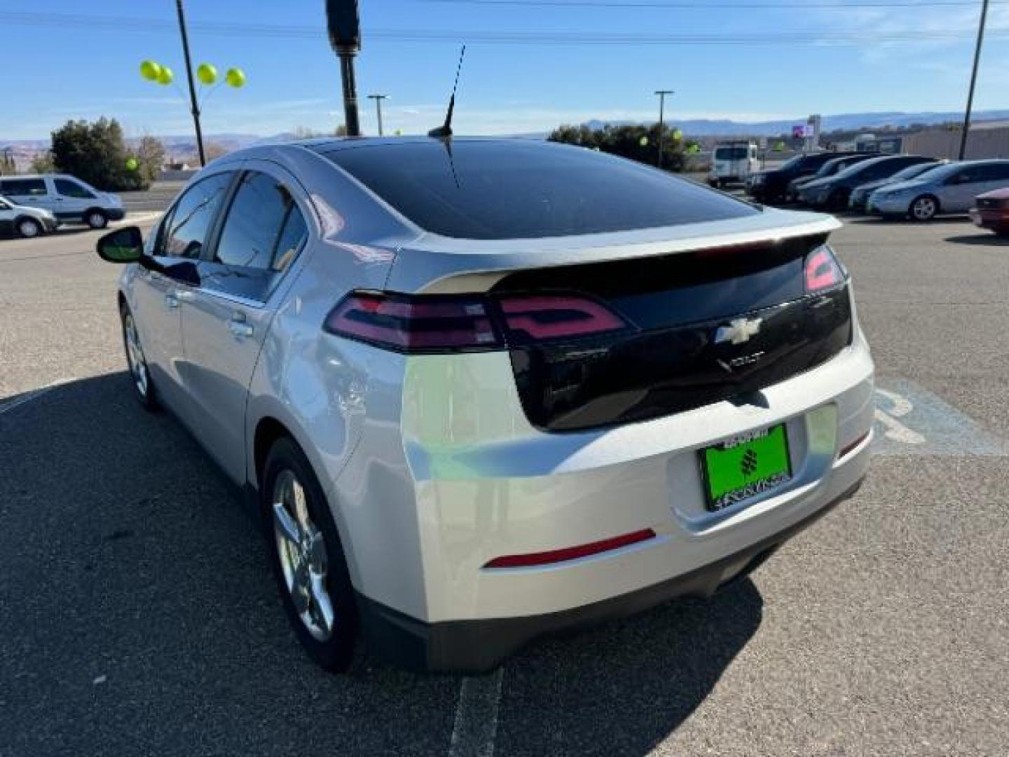 2012 Silver Ice Metallic /Jet Black and Ceramic White Cloth Interior Chevrolet Volt Premium w/ Navigation (1G1RD6E47CU) with an 1.4L L4 DOHC 16V PLUG-IN HYBRID engine, Continuously Variable Transmission transmission, located at 1865 East Red Hills Pkwy, St. George, 84770, (435) 628-0023, 37.120850, -113.543640 - We specialize in helping ALL people get the best financing available. No matter your credit score, good, bad or none we can get you an amazing rate. Had a bankruptcy, divorce, or repossessions? We give you the green light to get your credit back on the road. Low down and affordable payments that fit - Photo#8