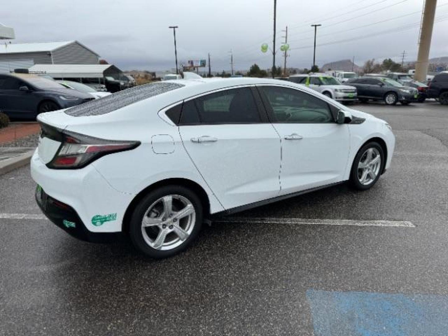 2017 Summit White /Jet Black/Jet Black, cloth Chevrolet Volt LT (1G1RC6S59HU) with an 1.5L L4 DOHC 16V PLUG-IN HYBRID engine, Continuously Variable Transmission transmission, located at 1865 East Red Hills Pkwy, St. George, 84770, (435) 628-0023, 37.120850, -113.543640 - ***This vehicle qualifies for the EV/Hybrid tax rebate of up to $4,000*** We are setup with the IRS to recieve direct payments within 72 hours. We file the rebate online with IRS and can credit it to your down payment, reduce the sales price OR give you cashback!! These cars will not last and can o - Photo#11