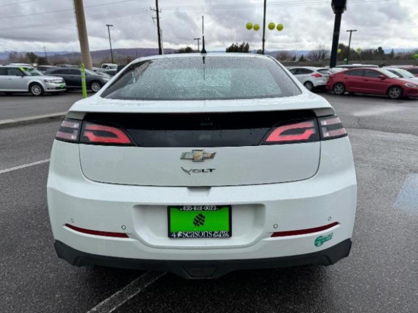 2014 White /Black Cloth Interior Chevrolet Volt Premium w/ Navigation and LEP (1G1RH6E47EU) with an 1.4L L4 DOHC 16V PLUG-IN HYBRID engine, Continuously Variable Transmission transmission, located at 1865 East Red Hills Pkwy, St. George, 84770, (435) 628-0023, 37.120850, -113.543640 - We specialize in helping ALL people get the best financing available. No matter your credit score, good, bad or none we can get you an amazing rate. Had a bankruptcy, divorce, or repossessions? We give you the green light to get your credit back on the road. Low down and affordable payments that fit - Photo#9