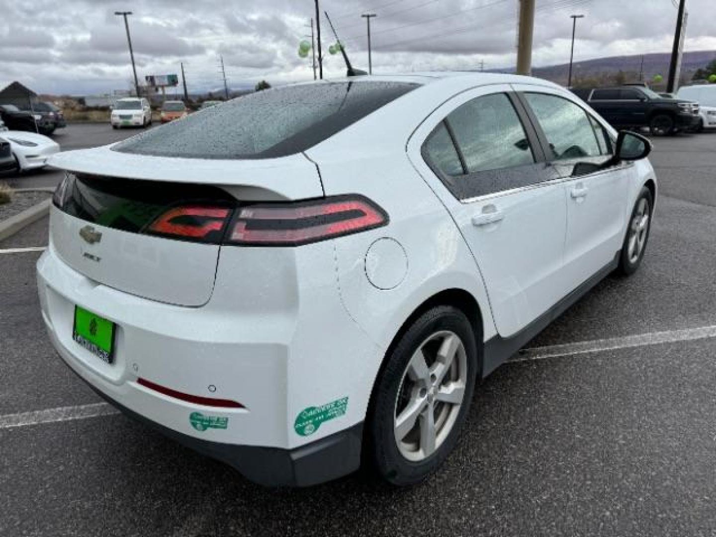 2014 White /Black Cloth Interior Chevrolet Volt Premium w/ Navigation and LEP (1G1RH6E47EU) with an 1.4L L4 DOHC 16V PLUG-IN HYBRID engine, Continuously Variable Transmission transmission, located at 1865 East Red Hills Pkwy, St. George, 84770, (435) 628-0023, 37.120850, -113.543640 - We specialize in helping ALL people get the best financing available. No matter your credit score, good, bad or none we can get you an amazing rate. Had a bankruptcy, divorce, or repossessions? We give you the green light to get your credit back on the road. Low down and affordable payments that fit - Photo#10