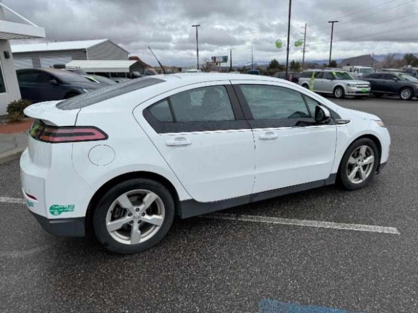 2014 White /Black Cloth Interior Chevrolet Volt Premium w/ Navigation and LEP (1G1RH6E47EU) with an 1.4L L4 DOHC 16V PLUG-IN HYBRID engine, Continuously Variable Transmission transmission, located at 1865 East Red Hills Pkwy, St. George, 84770, (435) 628-0023, 37.120850, -113.543640 - We specialize in helping ALL people get the best financing available. No matter your credit score, good, bad or none we can get you an amazing rate. Had a bankruptcy, divorce, or repossessions? We give you the green light to get your credit back on the road. Low down and affordable payments that fit - Photo#11