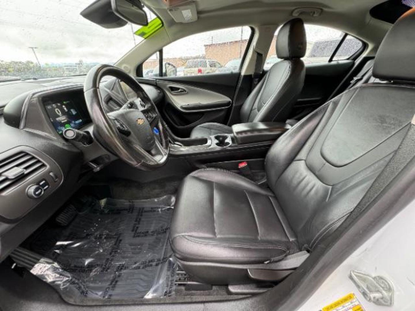 2014 White /Black Cloth Interior Chevrolet Volt Premium w/ Navigation and LEP (1G1RH6E47EU) with an 1.4L L4 DOHC 16V PLUG-IN HYBRID engine, Continuously Variable Transmission transmission, located at 1865 East Red Hills Pkwy, St. George, 84770, (435) 628-0023, 37.120850, -113.543640 - We specialize in helping ALL people get the best financing available. No matter your credit score, good, bad or none we can get you an amazing rate. Had a bankruptcy, divorce, or repossessions? We give you the green light to get your credit back on the road. Low down and affordable payments that fit - Photo#19