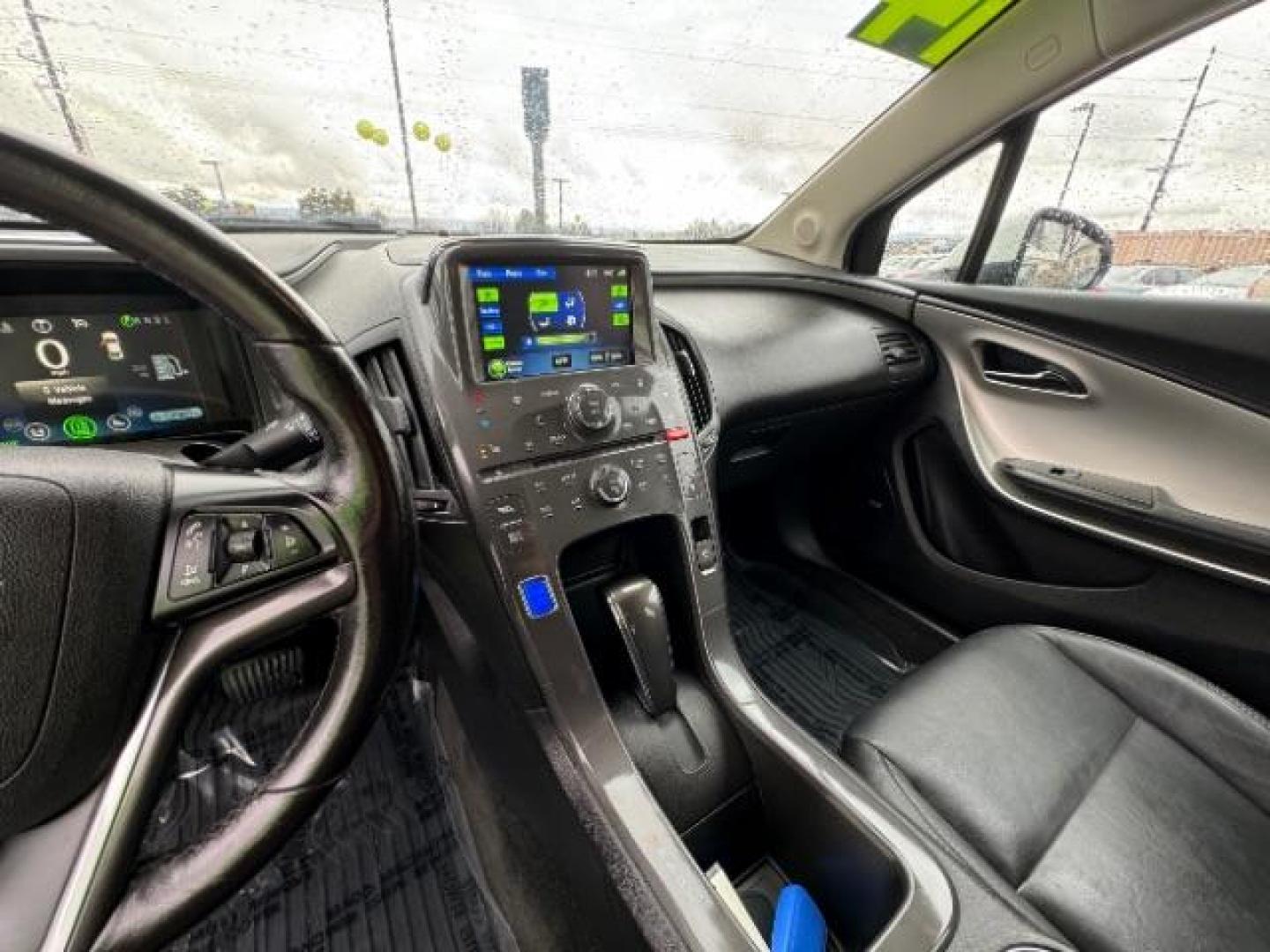 2014 White /Black Cloth Interior Chevrolet Volt Premium w/ Navigation and LEP (1G1RH6E47EU) with an 1.4L L4 DOHC 16V PLUG-IN HYBRID engine, Continuously Variable Transmission transmission, located at 1865 East Red Hills Pkwy, St. George, 84770, (435) 628-0023, 37.120850, -113.543640 - We specialize in helping ALL people get the best financing available. No matter your credit score, good, bad or none we can get you an amazing rate. Had a bankruptcy, divorce, or repossessions? We give you the green light to get your credit back on the road. Low down and affordable payments that fit - Photo#20