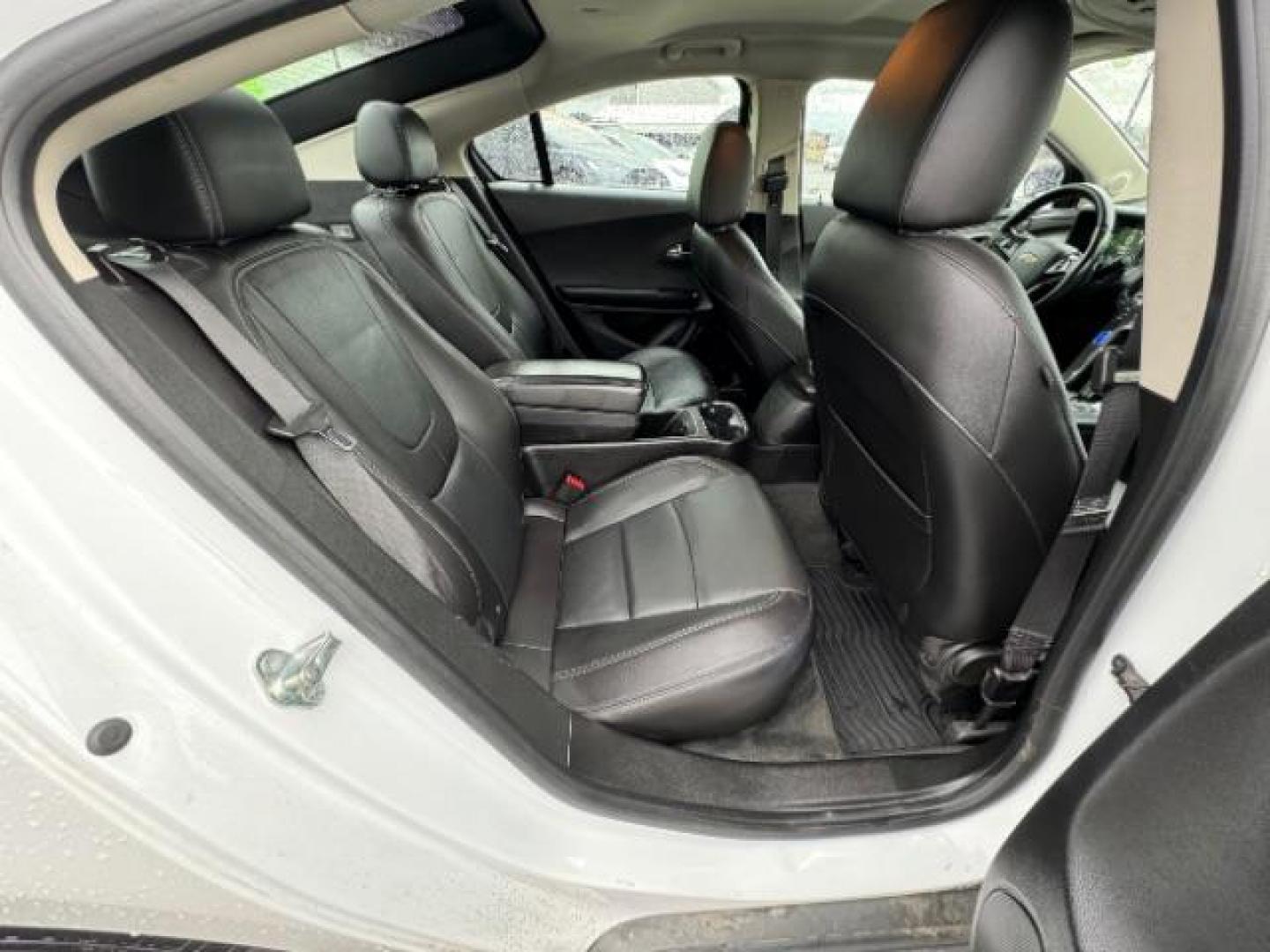 2014 White /Black Cloth Interior Chevrolet Volt Premium w/ Navigation and LEP (1G1RH6E47EU) with an 1.4L L4 DOHC 16V PLUG-IN HYBRID engine, Continuously Variable Transmission transmission, located at 1865 East Red Hills Pkwy, St. George, 84770, (435) 628-0023, 37.120850, -113.543640 - We specialize in helping ALL people get the best financing available. No matter your credit score, good, bad or none we can get you an amazing rate. Had a bankruptcy, divorce, or repossessions? We give you the green light to get your credit back on the road. Low down and affordable payments that fit - Photo#34