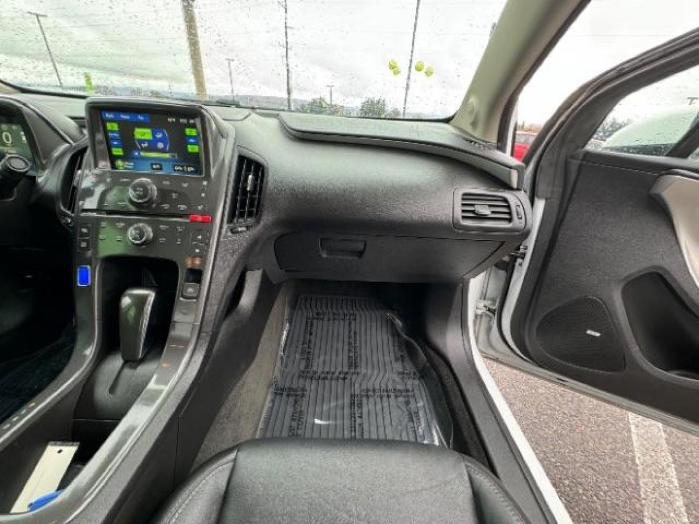 2014 White /Black Cloth Interior Chevrolet Volt Premium w/ Navigation and LEP (1G1RH6E47EU) with an 1.4L L4 DOHC 16V PLUG-IN HYBRID engine, Continuously Variable Transmission transmission, located at 1865 East Red Hills Pkwy, St. George, 84770, (435) 628-0023, 37.120850, -113.543640 - We specialize in helping ALL people get the best financing available. No matter your credit score, good, bad or none we can get you an amazing rate. Had a bankruptcy, divorce, or repossessions? We give you the green light to get your credit back on the road. Low down and affordable payments that fit - Photo#36