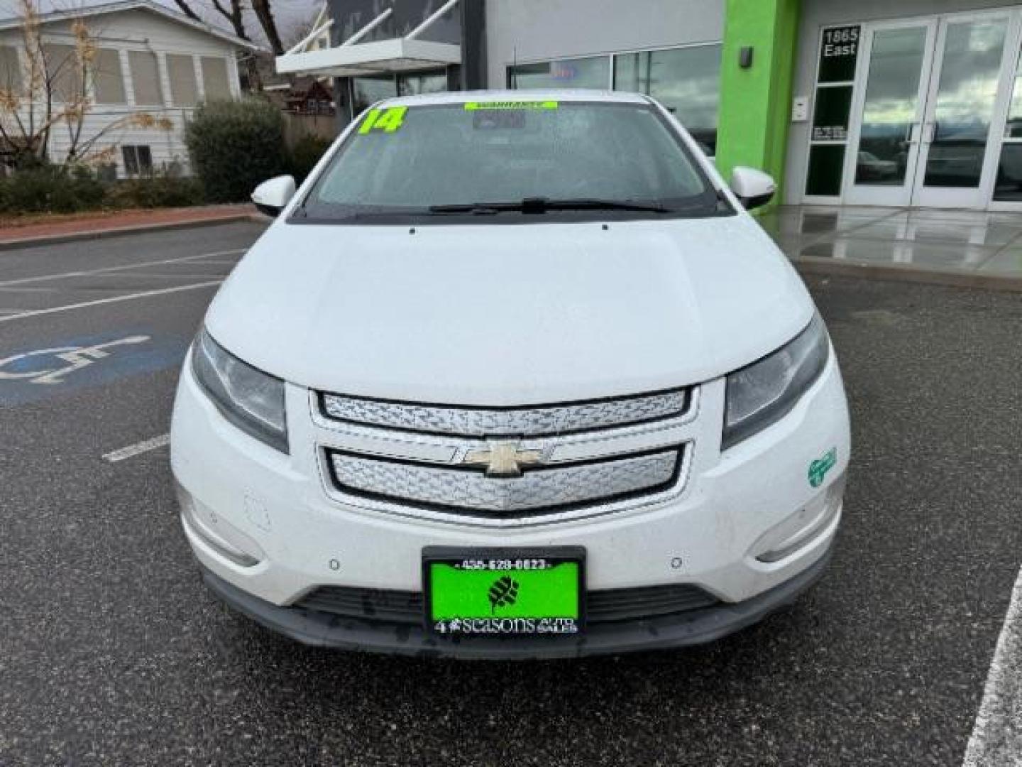 2014 White /Black Cloth Interior Chevrolet Volt Premium w/ Navigation and LEP (1G1RH6E47EU) with an 1.4L L4 DOHC 16V PLUG-IN HYBRID engine, Continuously Variable Transmission transmission, located at 1865 East Red Hills Pkwy, St. George, 84770, (435) 628-0023, 37.120850, -113.543640 - We specialize in helping ALL people get the best financing available. No matter your credit score, good, bad or none we can get you an amazing rate. Had a bankruptcy, divorce, or repossessions? We give you the green light to get your credit back on the road. Low down and affordable payments that fit - Photo#2