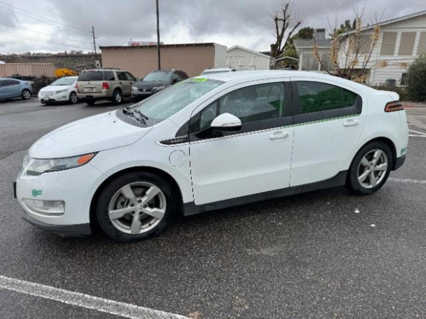 2014 White /Black Cloth Interior Chevrolet Volt Premium w/ Navigation and LEP (1G1RH6E47EU) with an 1.4L L4 DOHC 16V PLUG-IN HYBRID engine, Continuously Variable Transmission transmission, located at 1865 East Red Hills Pkwy, St. George, 84770, (435) 628-0023, 37.120850, -113.543640 - We specialize in helping ALL people get the best financing available. No matter your credit score, good, bad or none we can get you an amazing rate. Had a bankruptcy, divorce, or repossessions? We give you the green light to get your credit back on the road. Low down and affordable payments that fit - Photo#5