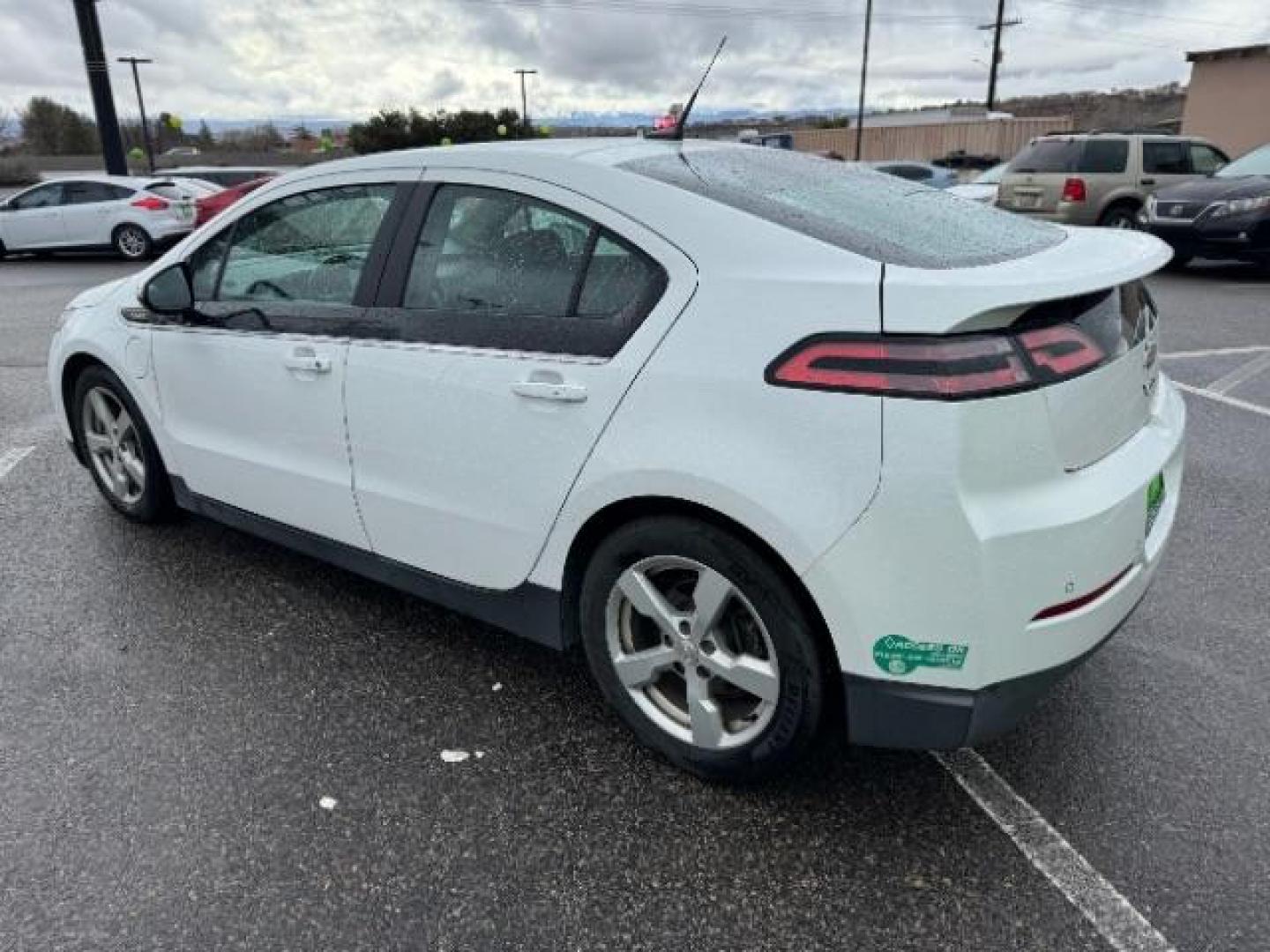 2014 White /Black Cloth Interior Chevrolet Volt Premium w/ Navigation and LEP (1G1RH6E47EU) with an 1.4L L4 DOHC 16V PLUG-IN HYBRID engine, Continuously Variable Transmission transmission, located at 1865 East Red Hills Pkwy, St. George, 84770, (435) 628-0023, 37.120850, -113.543640 - We specialize in helping ALL people get the best financing available. No matter your credit score, good, bad or none we can get you an amazing rate. Had a bankruptcy, divorce, or repossessions? We give you the green light to get your credit back on the road. Low down and affordable payments that fit - Photo#7