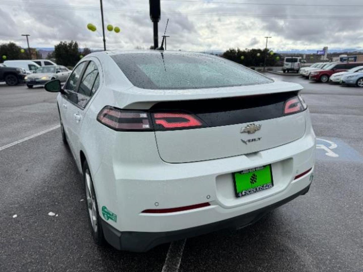 2014 White /Black Cloth Interior Chevrolet Volt Premium w/ Navigation and LEP (1G1RH6E47EU) with an 1.4L L4 DOHC 16V PLUG-IN HYBRID engine, Continuously Variable Transmission transmission, located at 1865 East Red Hills Pkwy, St. George, 84770, (435) 628-0023, 37.120850, -113.543640 - We specialize in helping ALL people get the best financing available. No matter your credit score, good, bad or none we can get you an amazing rate. Had a bankruptcy, divorce, or repossessions? We give you the green light to get your credit back on the road. Low down and affordable payments that fit - Photo#8