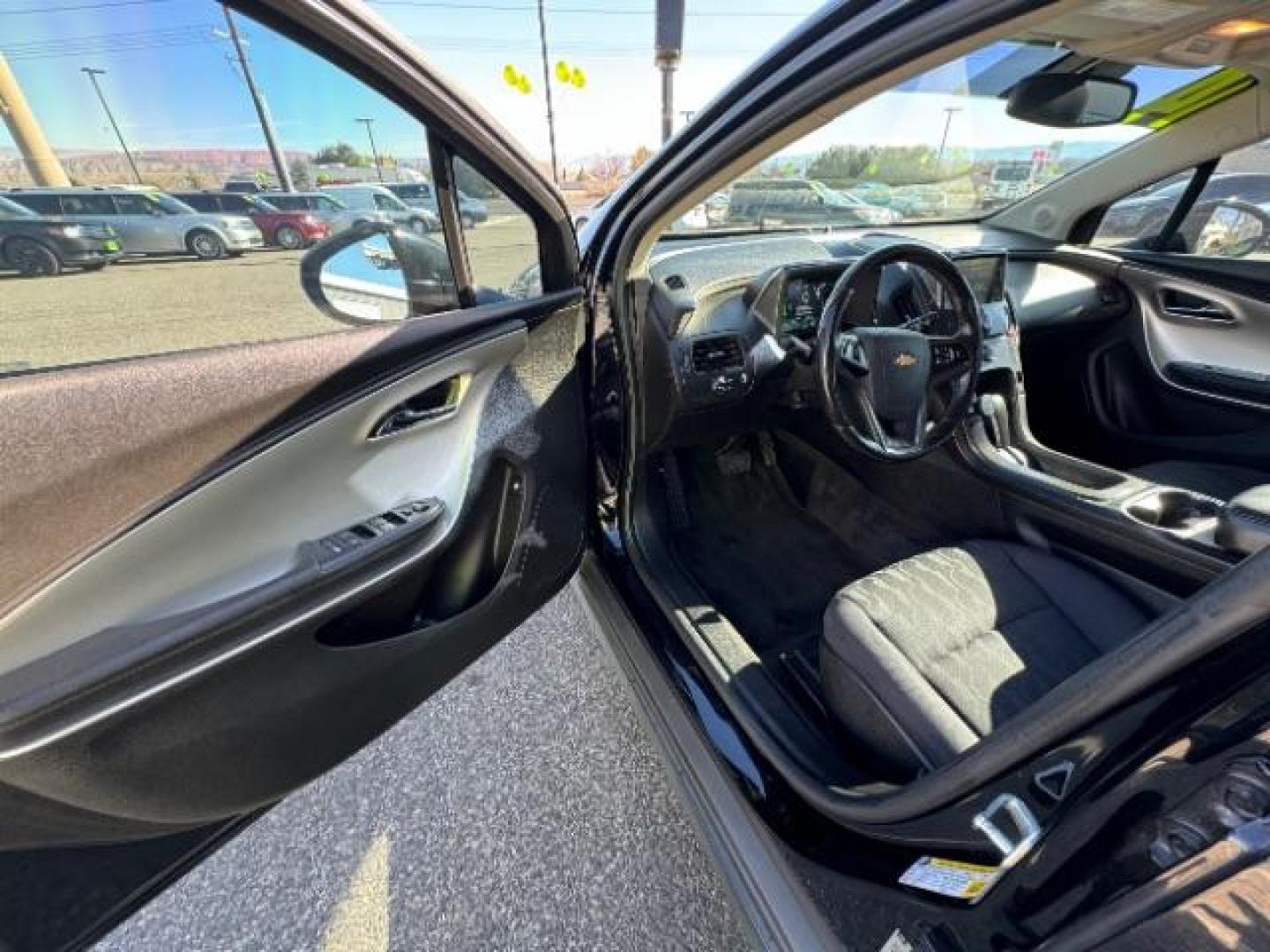 2014 Black /Black cloth interior Chevrolet Volt Standard w/ LEP (1G1RE6E40EU) with an 1.4L L4 DOHC 16V PLUG-IN HYBRID engine, Continuously Variable Transmission transmission, located at 1865 East Red Hills Pkwy, St. George, 84770, (435) 628-0023, 37.120850, -113.543640 - Photo#16