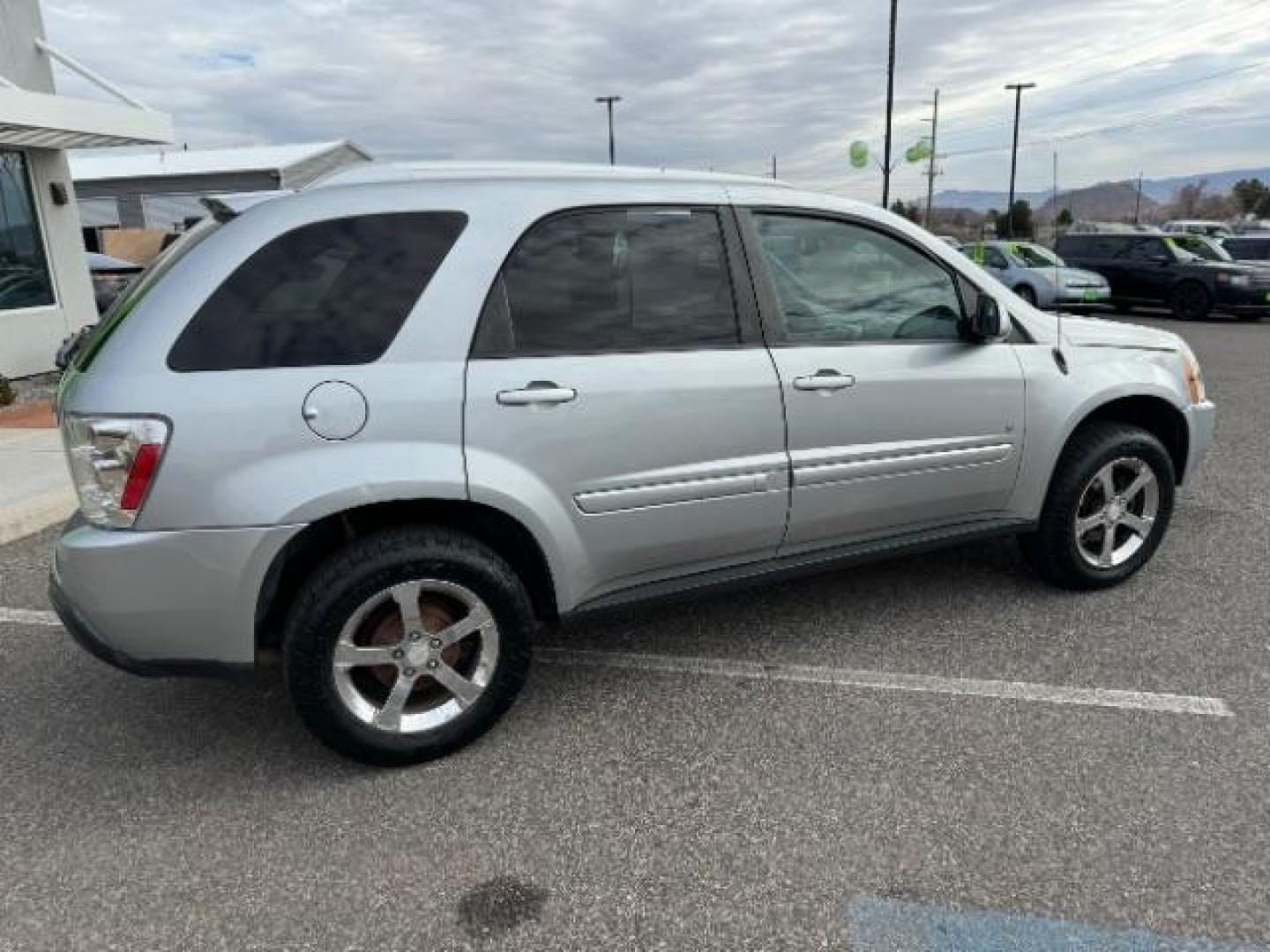 2006 Galaxy Silver Metallic /Light Gray Cloth Interior Chevrolet Equinox LT AWD (2CNDL73F366) with an 3.4L V6 OHV 12V engine, 5-Speed Automatic transmission, located at 1865 East Red Hills Pkwy, St. George, 84770, (435) 628-0023, 37.120850, -113.543640 - We specialize in helping ALL people get the best financing available. No matter your credit score, good, bad or none we can get you an amazing rate. Had a bankruptcy, divorce, or repossessions? We give you the green light to get your credit back on the road. Low down and affordable payments that fit - Photo#10