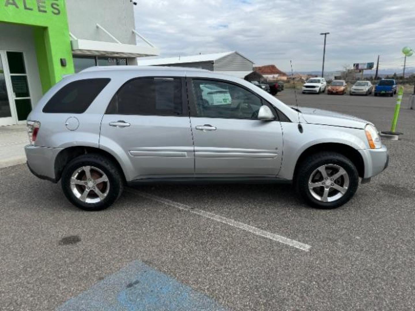 2006 Galaxy Silver Metallic /Light Gray Cloth Interior Chevrolet Equinox LT AWD (2CNDL73F366) with an 3.4L V6 OHV 12V engine, 5-Speed Automatic transmission, located at 1865 East Red Hills Pkwy, St. George, 84770, (435) 628-0023, 37.120850, -113.543640 - We specialize in helping ALL people get the best financing available. No matter your credit score, good, bad or none we can get you an amazing rate. Had a bankruptcy, divorce, or repossessions? We give you the green light to get your credit back on the road. Low down and affordable payments that fit - Photo#11