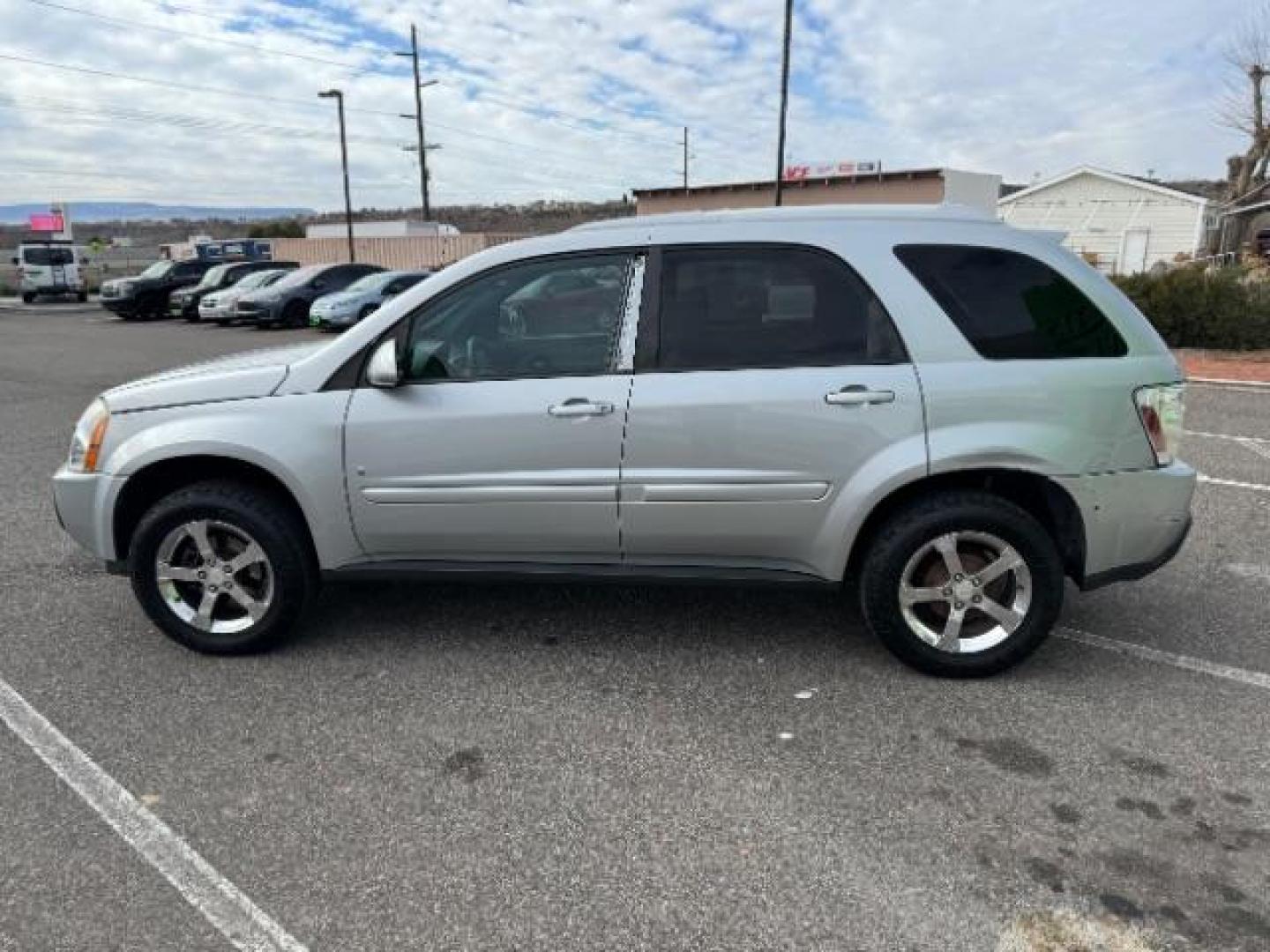 2006 Galaxy Silver Metallic /Light Gray Cloth Interior Chevrolet Equinox LT AWD (2CNDL73F366) with an 3.4L V6 OHV 12V engine, 5-Speed Automatic transmission, located at 1865 East Red Hills Pkwy, St. George, 84770, (435) 628-0023, 37.120850, -113.543640 - We specialize in helping ALL people get the best financing available. No matter your credit score, good, bad or none we can get you an amazing rate. Had a bankruptcy, divorce, or repossessions? We give you the green light to get your credit back on the road. Low down and affordable payments that fit - Photo#5