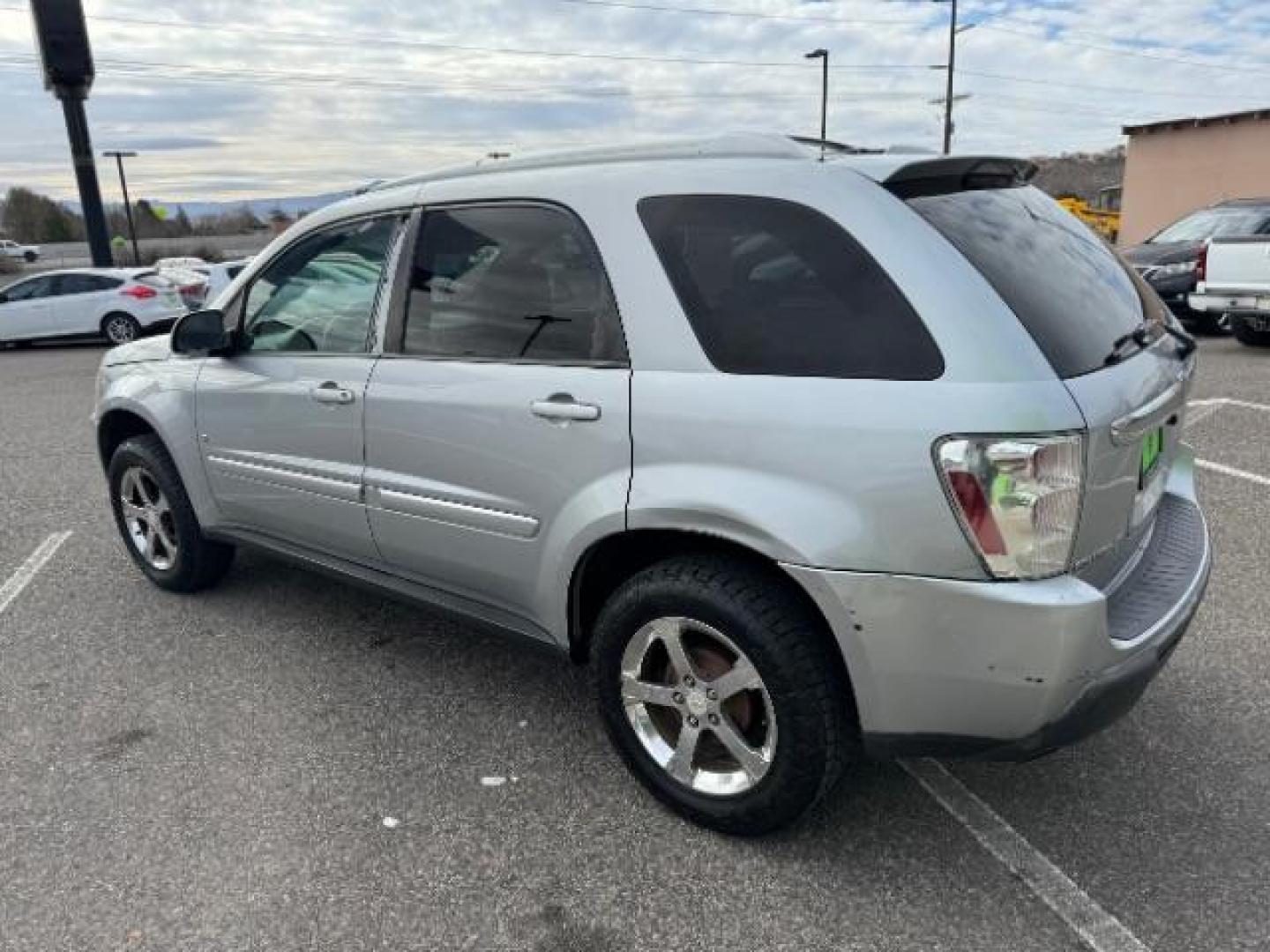 2006 Galaxy Silver Metallic /Light Gray Cloth Interior Chevrolet Equinox LT AWD (2CNDL73F366) with an 3.4L V6 OHV 12V engine, 5-Speed Automatic transmission, located at 1865 East Red Hills Pkwy, St. George, 84770, (435) 628-0023, 37.120850, -113.543640 - We specialize in helping ALL people get the best financing available. No matter your credit score, good, bad or none we can get you an amazing rate. Had a bankruptcy, divorce, or repossessions? We give you the green light to get your credit back on the road. Low down and affordable payments that fit - Photo#6