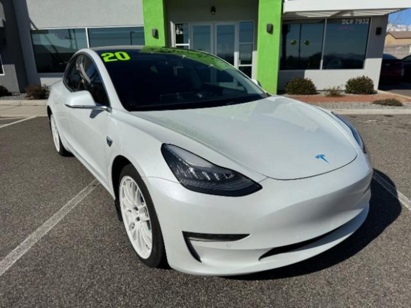 2020 Pearl White Multi-Coat /All Black, leatherette Tesla Model 3 Standard Range Plus (5YJ3E1EA3LF) with an ELECTRIC engine, 1-Speed Automatic transmission, located at 1865 East Red Hills Pkwy, St. George, 84770, (435) 628-0023, 37.120850, -113.543640 - SOLD - ***This Tesla qualifies for $4000 IRS EV tax rebate*** We are setup with IRS to recieve funds within 72 hours. Use the rebate as your down payment or cash in hand. Aftermarket wheels, carbonfiber accents, YOKE steering wheel. This is a beautiful car! We specialize in helping ALL people get - Photo#3