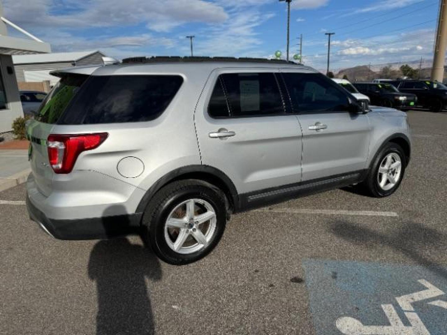 2016 Ingot Silver /Ebony Black, cloth Ford Explorer XLT 4WD (1FM5K8D81GG) with an 3.5L V6 DOHC 24V engine, 6-Speed Automatic transmission, located at 940 North Main Street, Cedar City, UT, 84720, (435) 628-0023, 37.692936, -113.061897 - Photo#10