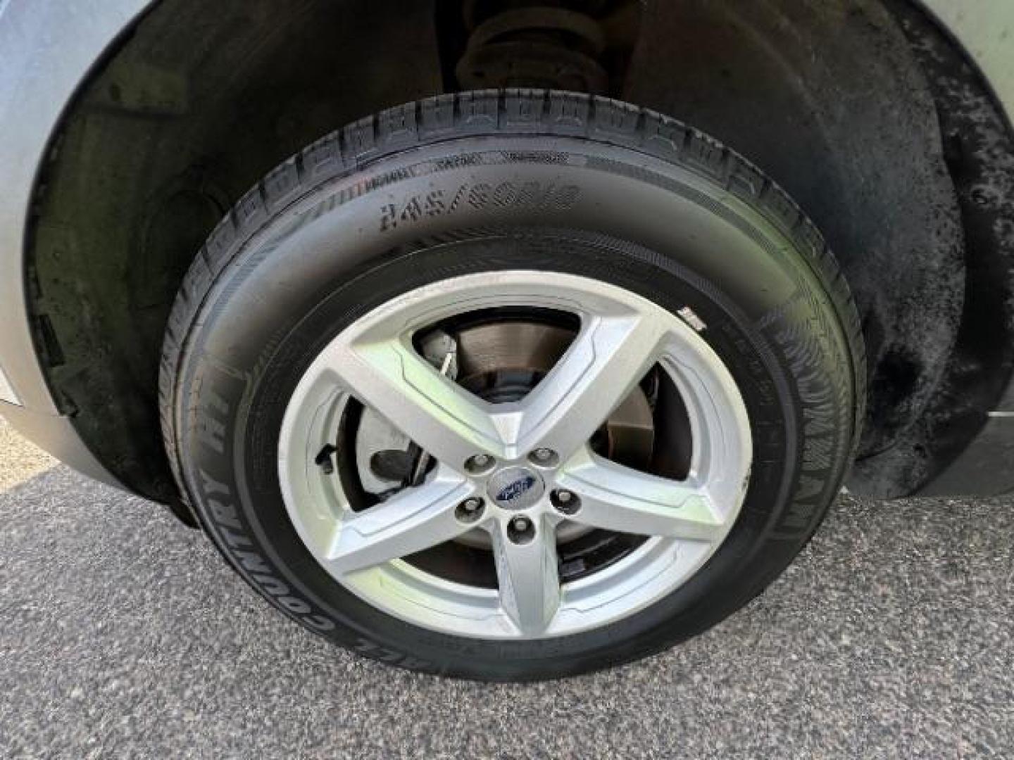 2016 Ingot Silver /Ebony Black, cloth Ford Explorer XLT 4WD (1FM5K8D81GG) with an 3.5L V6 DOHC 24V engine, 6-Speed Automatic transmission, located at 940 North Main Street, Cedar City, UT, 84720, (435) 628-0023, 37.692936, -113.061897 - Photo#15