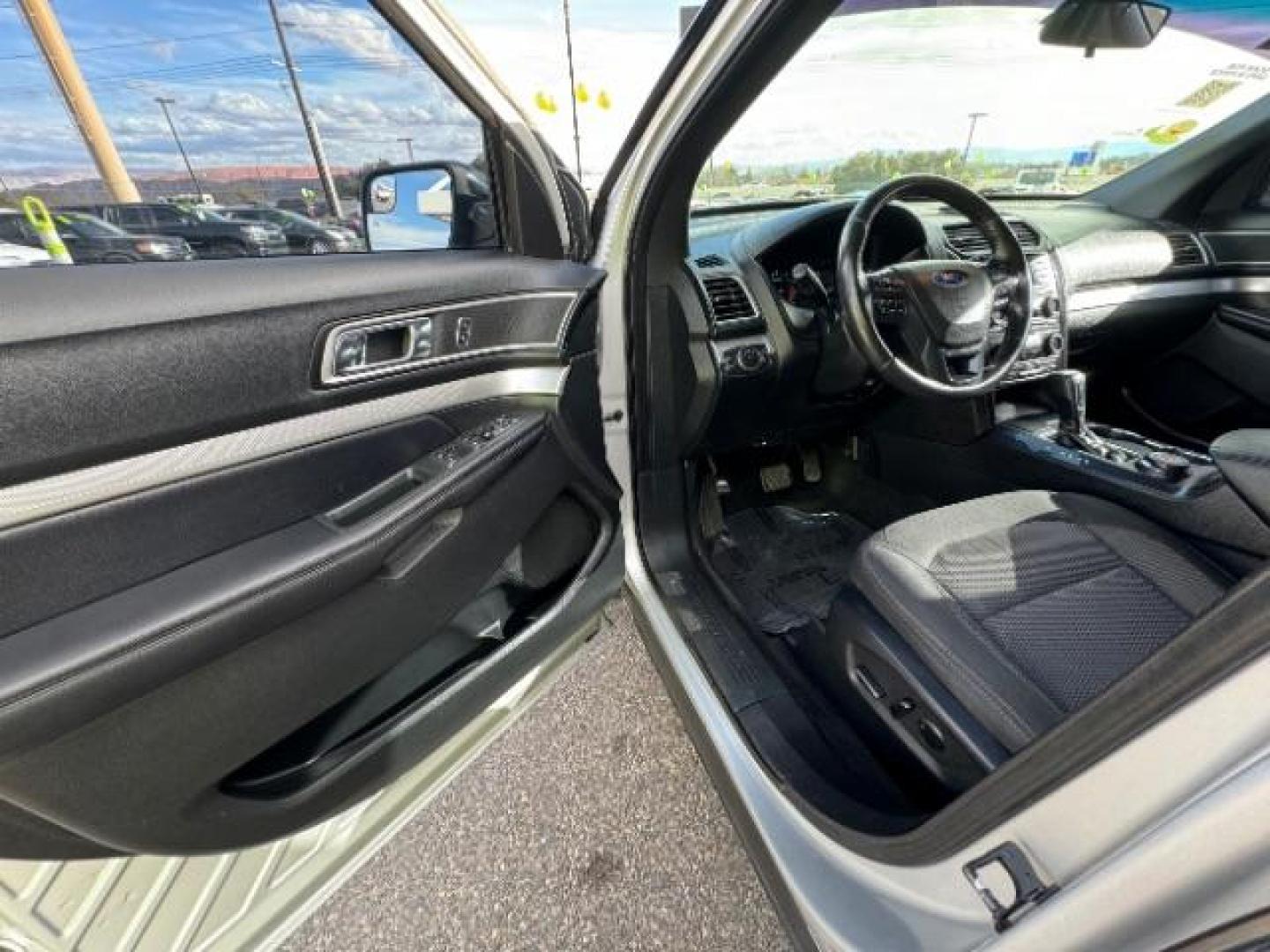 2016 Ingot Silver /Ebony Black, cloth Ford Explorer XLT 4WD (1FM5K8D81GG) with an 3.5L V6 DOHC 24V engine, 6-Speed Automatic transmission, located at 940 North Main Street, Cedar City, UT, 84720, (435) 628-0023, 37.692936, -113.061897 - Photo#17