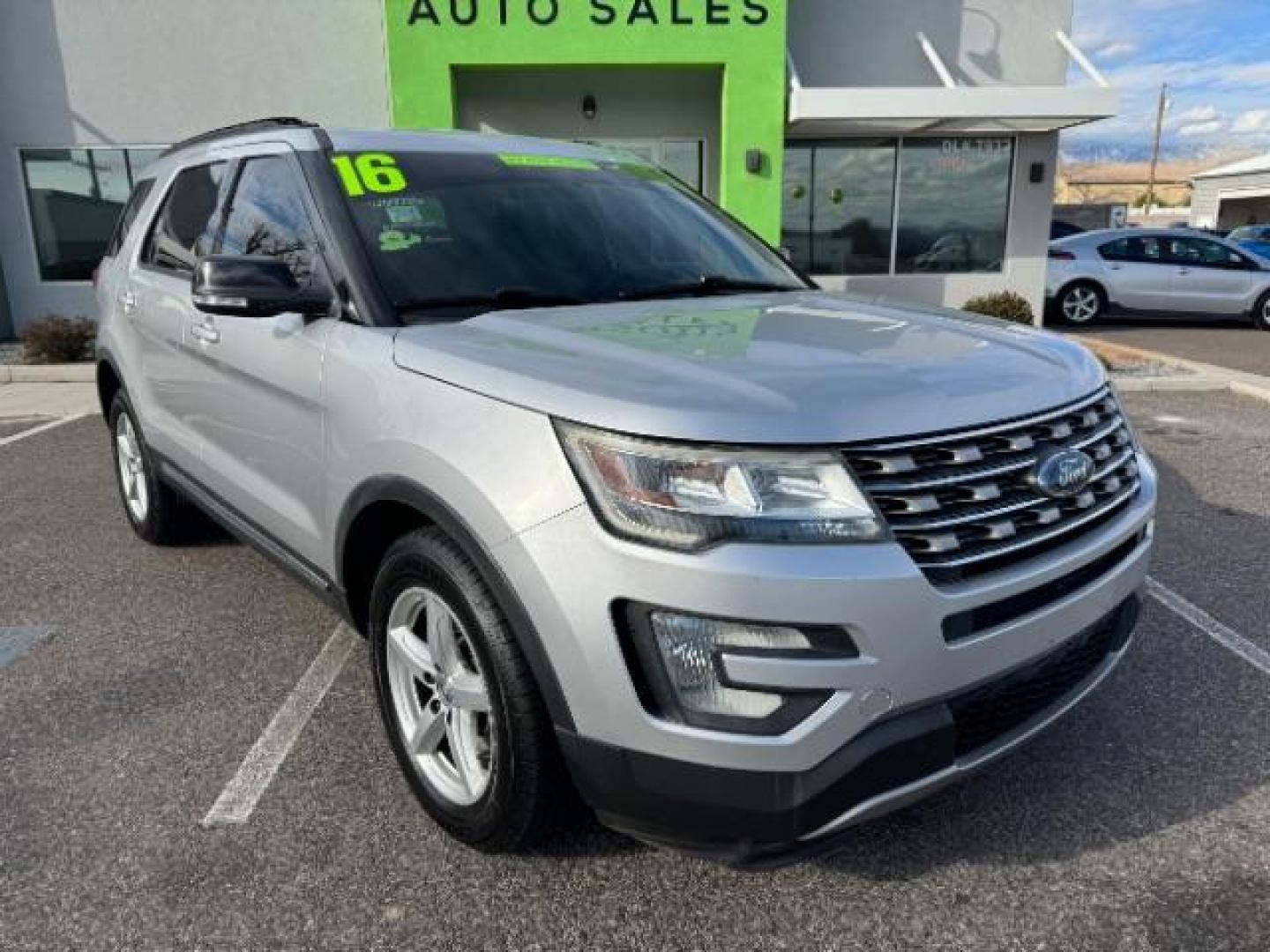 2016 Ingot Silver /Ebony Black, cloth Ford Explorer XLT 4WD (1FM5K8D81GG) with an 3.5L V6 DOHC 24V engine, 6-Speed Automatic transmission, located at 940 North Main Street, Cedar City, UT, 84720, (435) 628-0023, 37.692936, -113.061897 - Photo#1