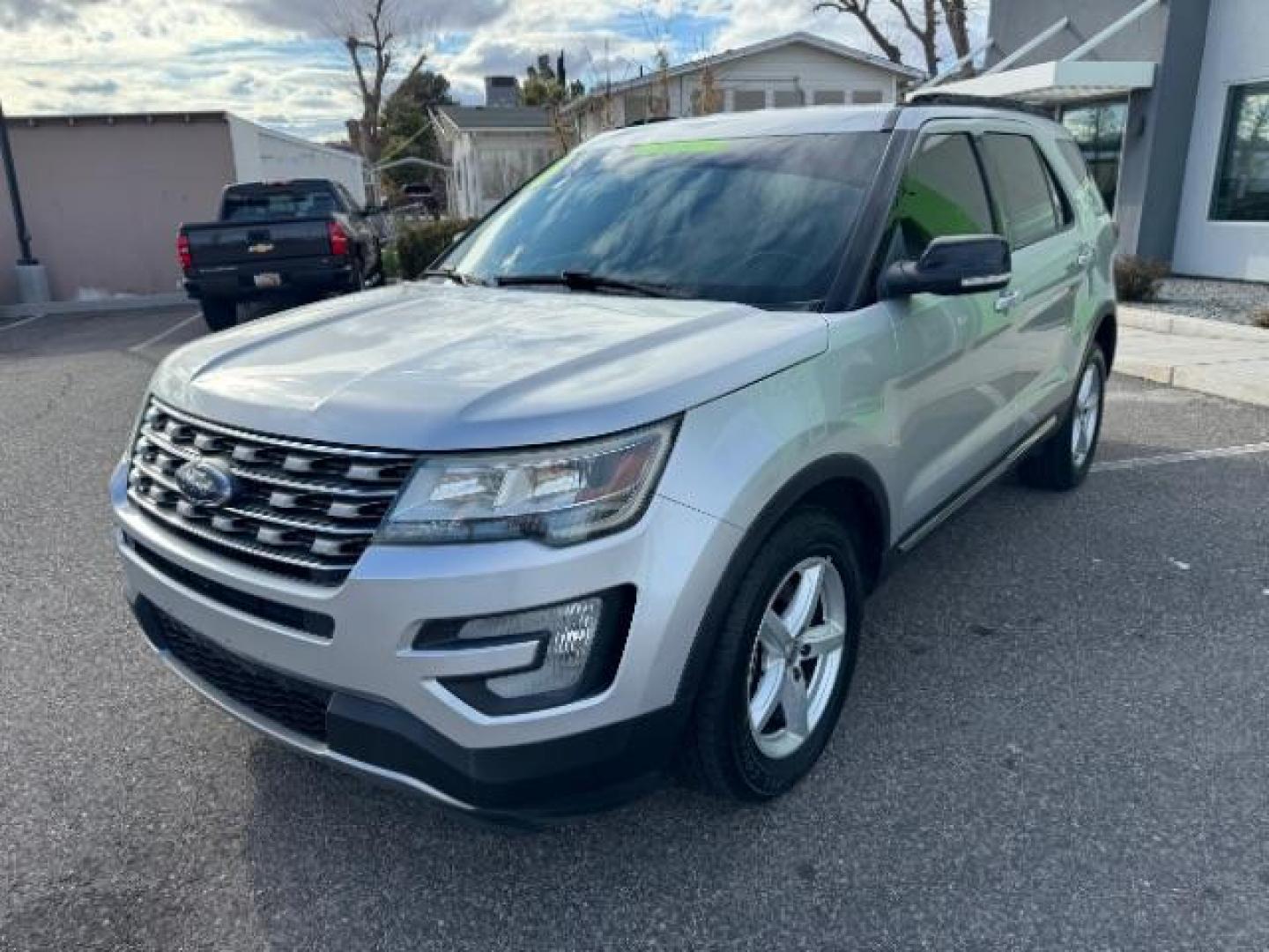 2016 Ingot Silver /Ebony Black, cloth Ford Explorer XLT 4WD (1FM5K8D81GG) with an 3.5L V6 DOHC 24V engine, 6-Speed Automatic transmission, located at 940 North Main Street, Cedar City, UT, 84720, (435) 628-0023, 37.692936, -113.061897 - Photo#3