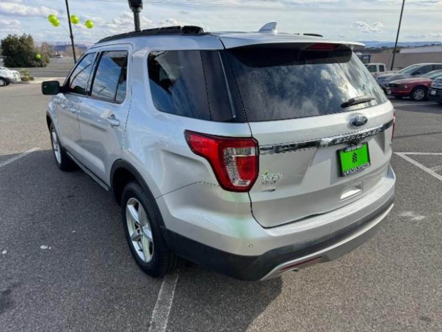 2016 Ingot Silver /Ebony Black, cloth Ford Explorer XLT 4WD (1FM5K8D81GG) with an 3.5L V6 DOHC 24V engine, 6-Speed Automatic transmission, located at 940 North Main Street, Cedar City, UT, 84720, (435) 628-0023, 37.692936, -113.061897 - Photo#7