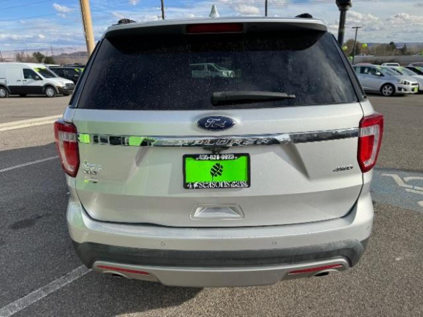 2016 Ingot Silver /Ebony Black, cloth Ford Explorer XLT 4WD (1FM5K8D81GG) with an 3.5L V6 DOHC 24V engine, 6-Speed Automatic transmission, located at 940 North Main Street, Cedar City, UT, 84720, (435) 628-0023, 37.692936, -113.061897 - Photo#8