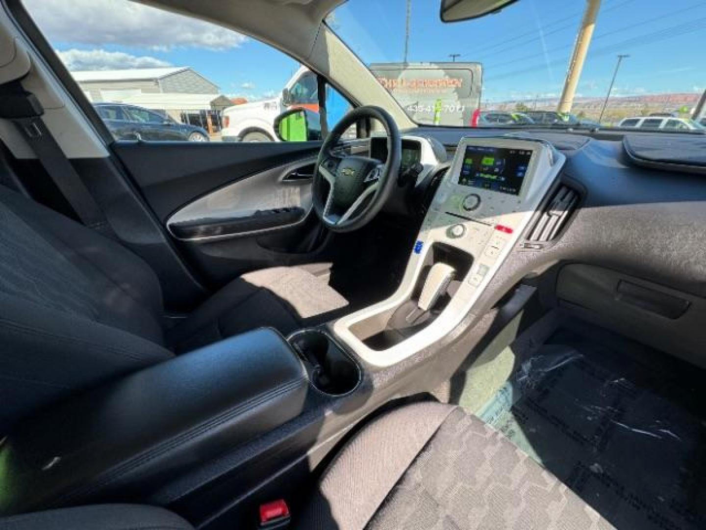 2013 Silver /Black Interior Chevrolet Volt Standard w/ LEP (1G1RE6E43DU) with an 1.4L L4 DOHC 16V PLUG-IN HYBRID engine, Continuously Variable Transmission transmission, located at 1865 East Red Hills Pkwy, St. George, 84770, (435) 628-0023, 37.120850, -113.543640 - Photo#34