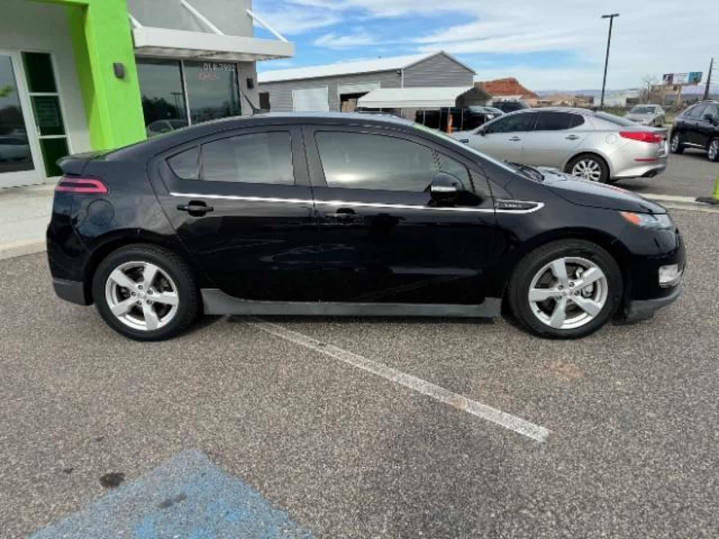 2013 Black /Black Interior Chevrolet Volt Premium w/ LEP (1G1RF6E47DU) with an 1.4L L4 DOHC 16V PLUG-IN HYBRID engine, Continuously Variable Transmission transmission, located at 940 North Main Street, Cedar City, UT, 84720, (435) 628-0023, 37.692936, -113.061897 - Photo#12