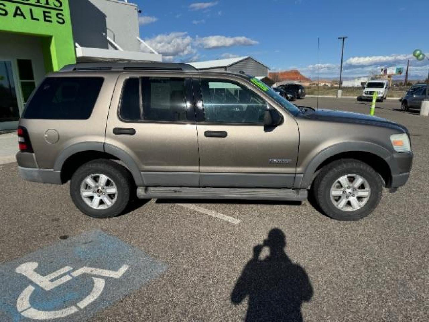 2006 Dark Stone Metallic /Camel Cloth Interior Ford Explorer XLT 4.0L 4WD (1FMEU73E26U) with an 4.0L V6 SOHC 16V engine, 5-Speed Automatic transmission, located at 940 North Main Street, Cedar City, UT, 84720, (435) 628-0023, 37.692936, -113.061897 - Photo#11