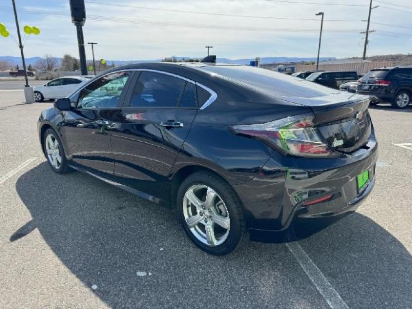 2018 Mosaic Black Metallic /Jet Black/Jet Black, cloth Chevrolet Volt LT (1G1RC6S51JU) with an 1.5L L4 DOHC 16V PLUG-IN HYBRID engine, Continuously Variable Transmission transmission, located at 940 North Main Street, Cedar City, UT, 84720, (435) 628-0023, 37.692936, -113.061897 - Photo#7