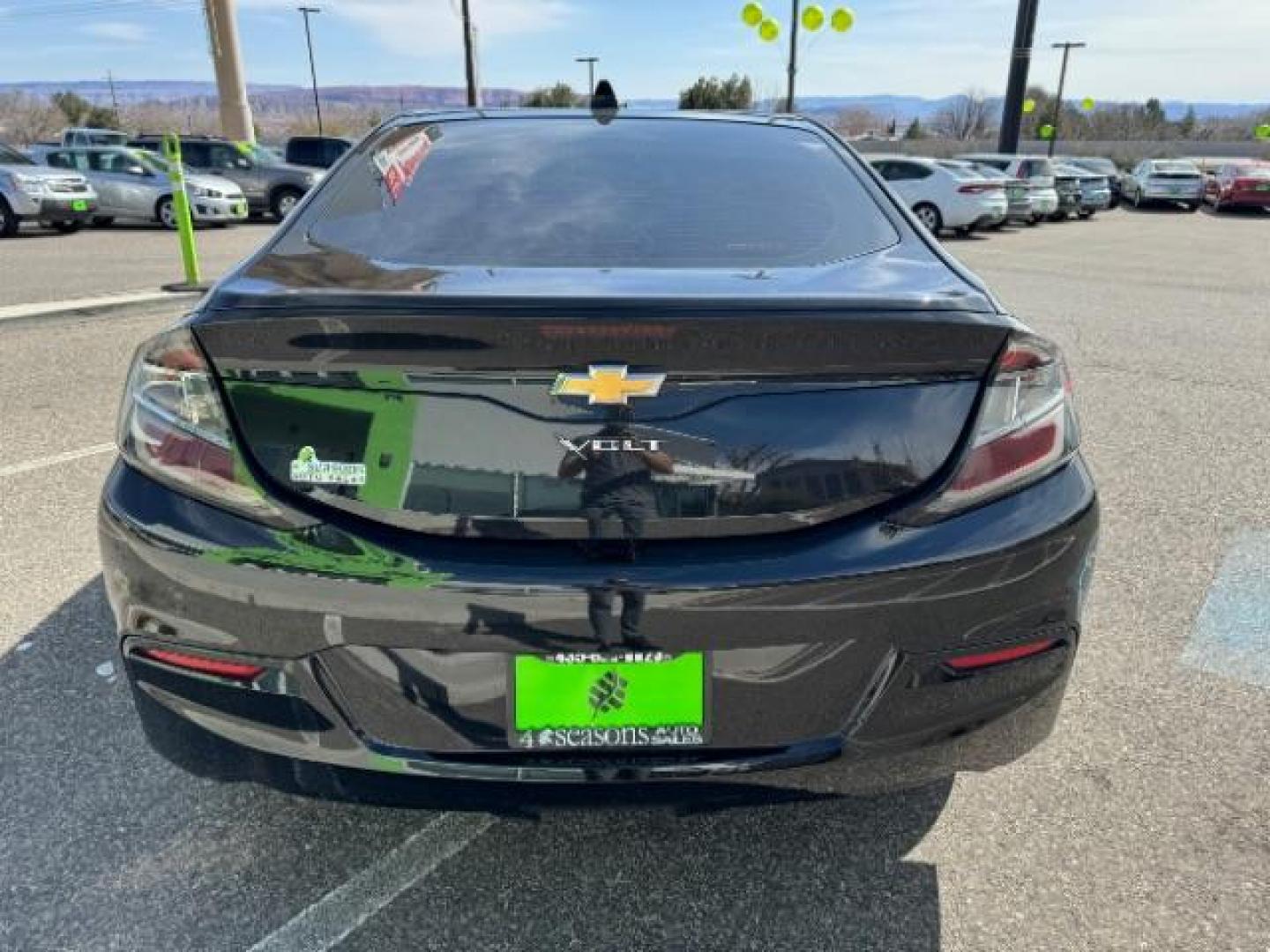 2018 Mosaic Black Metallic /Jet Black/Jet Black, cloth Chevrolet Volt LT (1G1RC6S51JU) with an 1.5L L4 DOHC 16V PLUG-IN HYBRID engine, Continuously Variable Transmission transmission, located at 940 North Main Street, Cedar City, UT, 84720, (435) 628-0023, 37.692936, -113.061897 - Photo#9