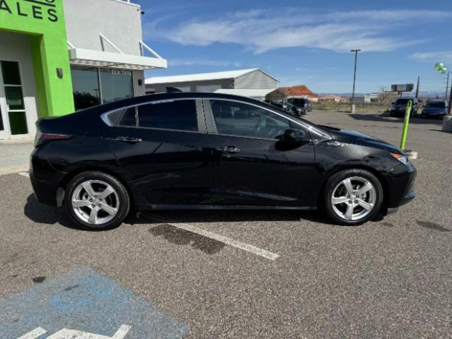 2018 Mosaic Black Metallic /Jet Black/Jet Black, cloth Chevrolet Volt LT (1G1RC6S51JU) with an 1.5L L4 DOHC 16V PLUG-IN HYBRID engine, Continuously Variable Transmission transmission, located at 940 North Main Street, Cedar City, UT, 84720, (435) 628-0023, 37.692936, -113.061897 - Photo#11