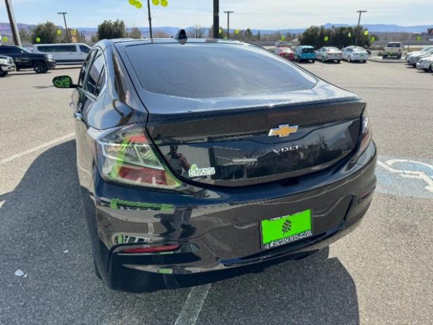 2018 Mosaic Black Metallic /Jet Black/Jet Black, cloth Chevrolet Volt LT (1G1RC6S51JU) with an 1.5L L4 DOHC 16V PLUG-IN HYBRID engine, Continuously Variable Transmission transmission, located at 940 North Main Street, Cedar City, UT, 84720, (435) 628-0023, 37.692936, -113.061897 - Photo#8