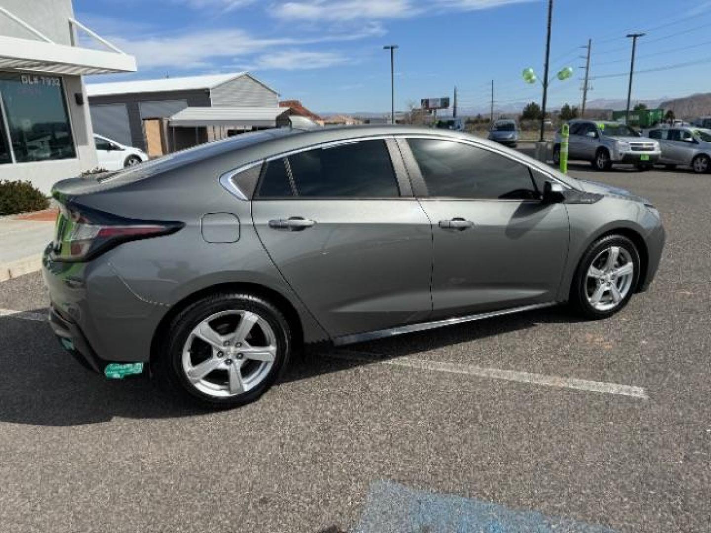 2017 Citron Green Metallic /Jet Black/Jet Black, leather Chevrolet Volt LT (1G1RC6S52HU) with an 1.5L L4 DOHC 16V PLUG-IN HYBRID engine, Continuously Variable Transmission transmission, located at 1865 East Red Hills Pkwy, St. George, 84770, (435) 628-0023, 37.120850, -113.543640 - Photo#11