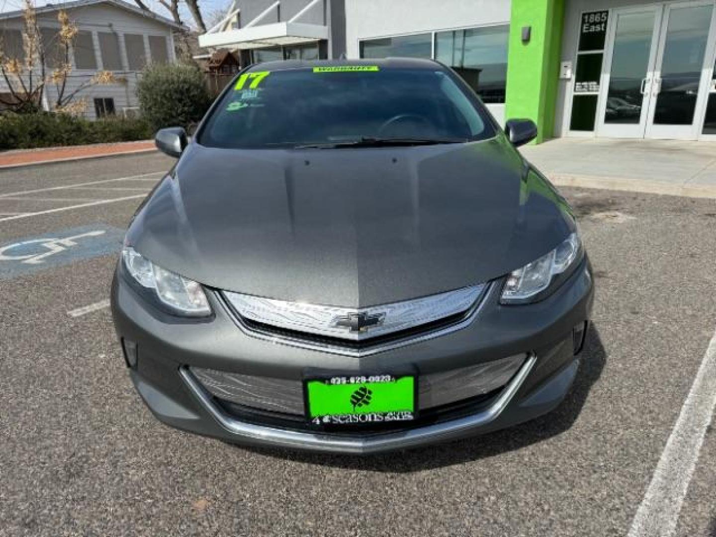 2017 Citron Green Metallic /Jet Black/Jet Black, leather Chevrolet Volt LT (1G1RC6S52HU) with an 1.5L L4 DOHC 16V PLUG-IN HYBRID engine, Continuously Variable Transmission transmission, located at 1865 East Red Hills Pkwy, St. George, 84770, (435) 628-0023, 37.120850, -113.543640 - Photo#3