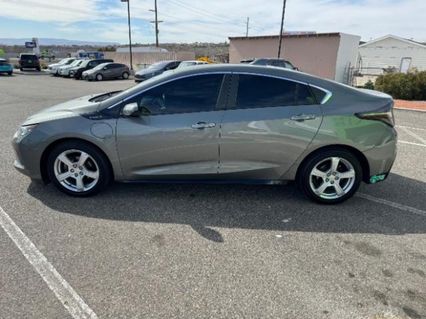 2017 Citron Green Metallic /Jet Black/Jet Black, leather Chevrolet Volt LT (1G1RC6S52HU) with an 1.5L L4 DOHC 16V PLUG-IN HYBRID engine, Continuously Variable Transmission transmission, located at 1865 East Red Hills Pkwy, St. George, 84770, (435) 628-0023, 37.120850, -113.543640 - Photo#6