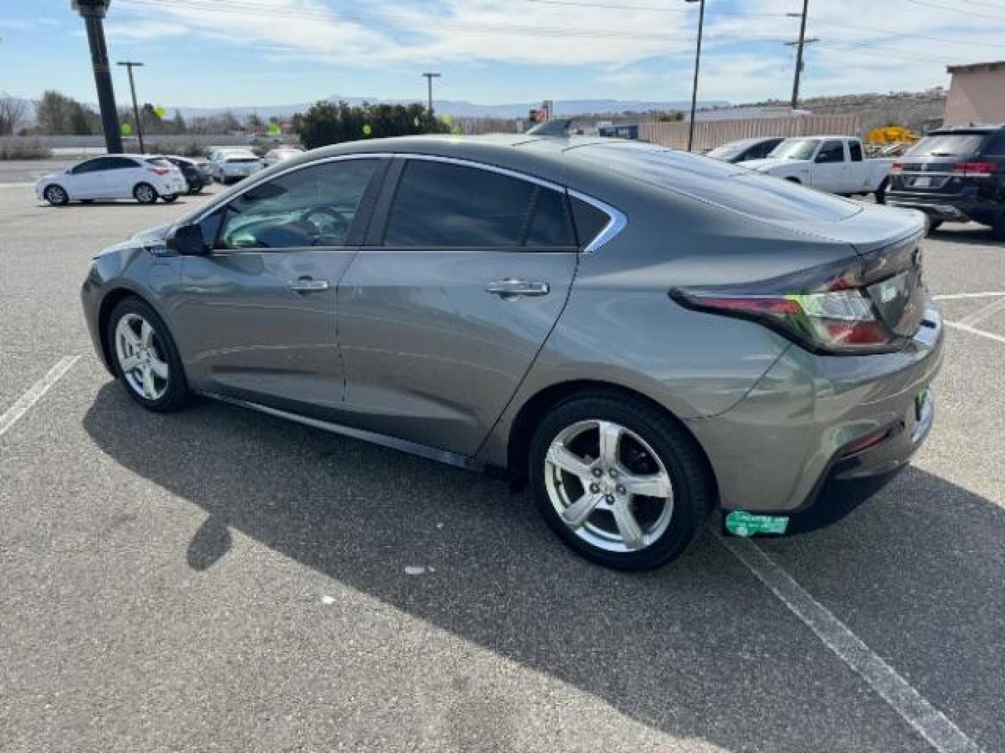 2017 Citron Green Metallic /Jet Black/Jet Black, leather Chevrolet Volt LT (1G1RC6S52HU) with an 1.5L L4 DOHC 16V PLUG-IN HYBRID engine, Continuously Variable Transmission transmission, located at 1865 East Red Hills Pkwy, St. George, 84770, (435) 628-0023, 37.120850, -113.543640 - Photo#7