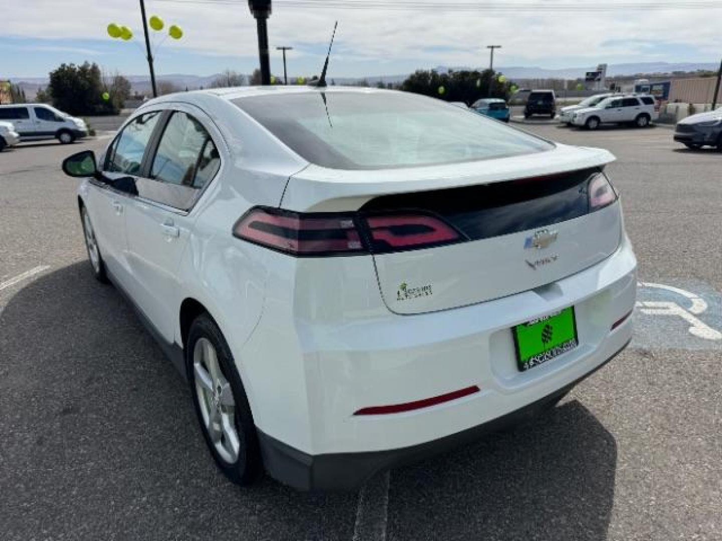 2014 White /Black Leather Interior Chevrolet Volt Premium w/ LEP (1G1RF6E42EU) with an 1.4L L4 DOHC 16V PLUG-IN HYBRID engine, Continuously Variable Transmission transmission, located at 940 North Main Street, Cedar City, UT, 84720, (435) 628-0023, 37.692936, -113.061897 - Photo#8