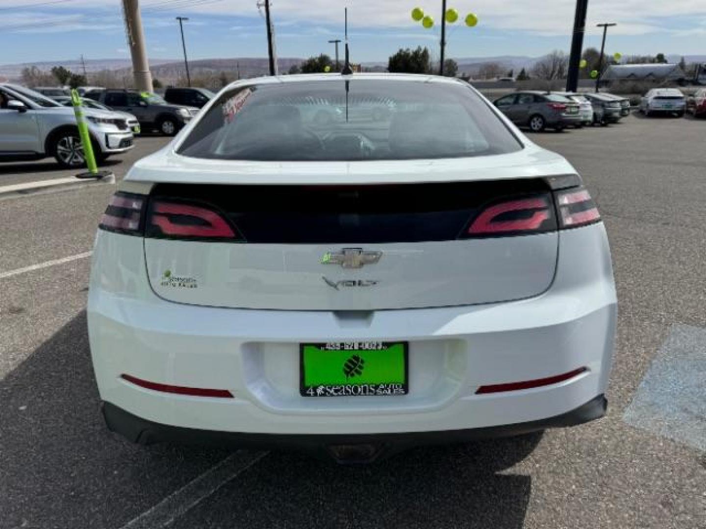 2014 White /Black Leather Interior Chevrolet Volt Premium w/ LEP (1G1RF6E42EU) with an 1.4L L4 DOHC 16V PLUG-IN HYBRID engine, Continuously Variable Transmission transmission, located at 940 North Main Street, Cedar City, UT, 84720, (435) 628-0023, 37.692936, -113.061897 - Photo#9