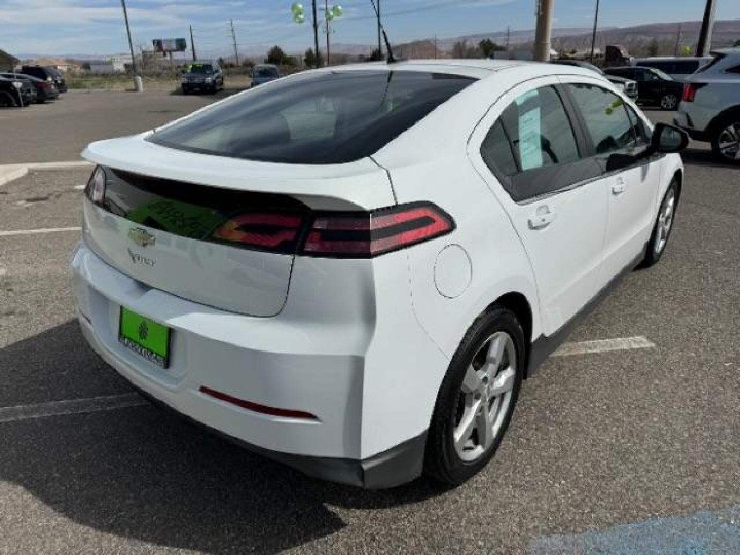 2014 White /Black Leather Interior Chevrolet Volt Premium w/ LEP (1G1RF6E42EU) with an 1.4L L4 DOHC 16V PLUG-IN HYBRID engine, Continuously Variable Transmission transmission, located at 940 North Main Street, Cedar City, UT, 84720, (435) 628-0023, 37.692936, -113.061897 - Photo#10