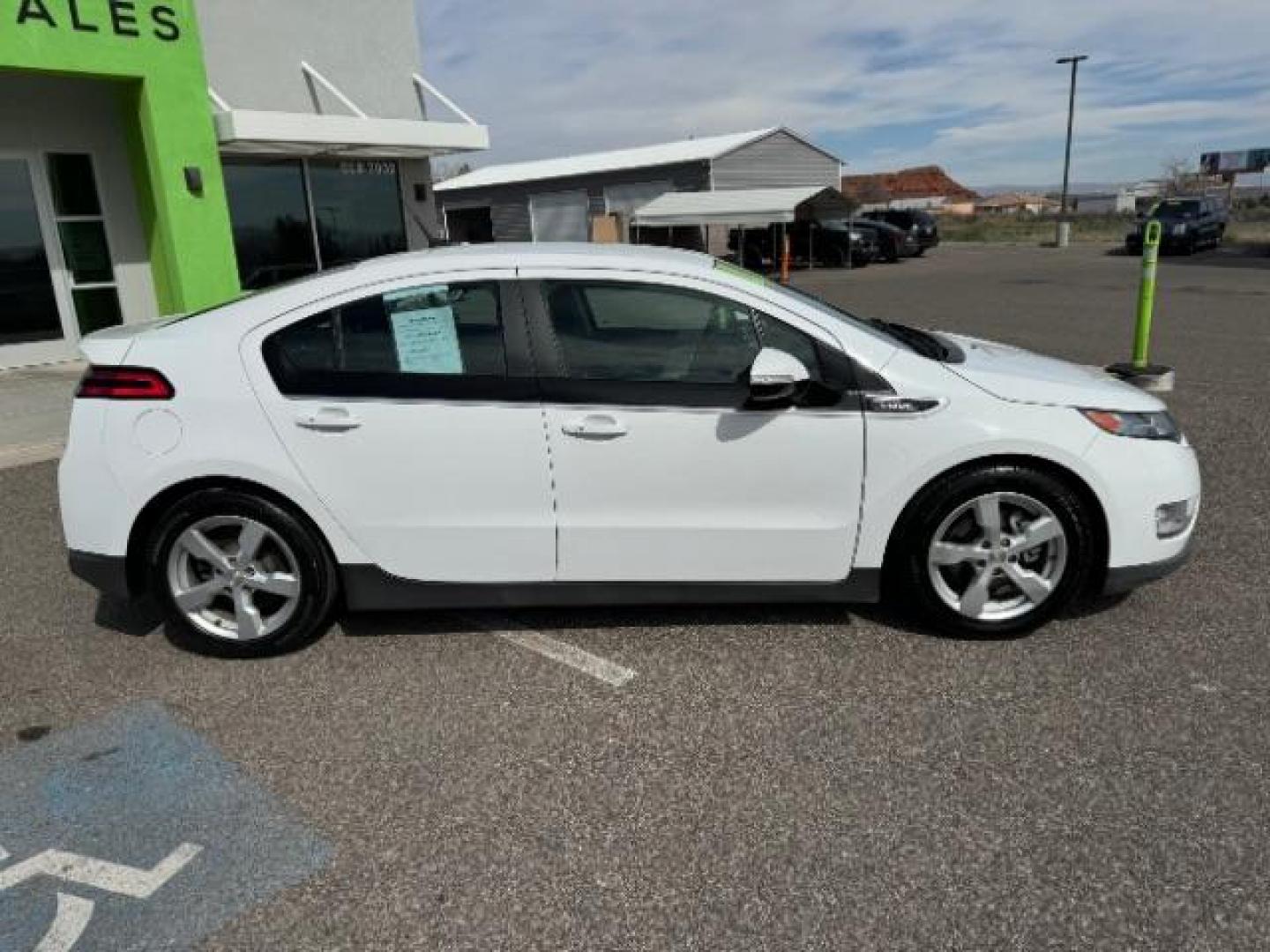 2014 White /Black Leather Interior Chevrolet Volt Premium w/ LEP (1G1RF6E42EU) with an 1.4L L4 DOHC 16V PLUG-IN HYBRID engine, Continuously Variable Transmission transmission, located at 940 North Main Street, Cedar City, UT, 84720, (435) 628-0023, 37.692936, -113.061897 - Photo#12