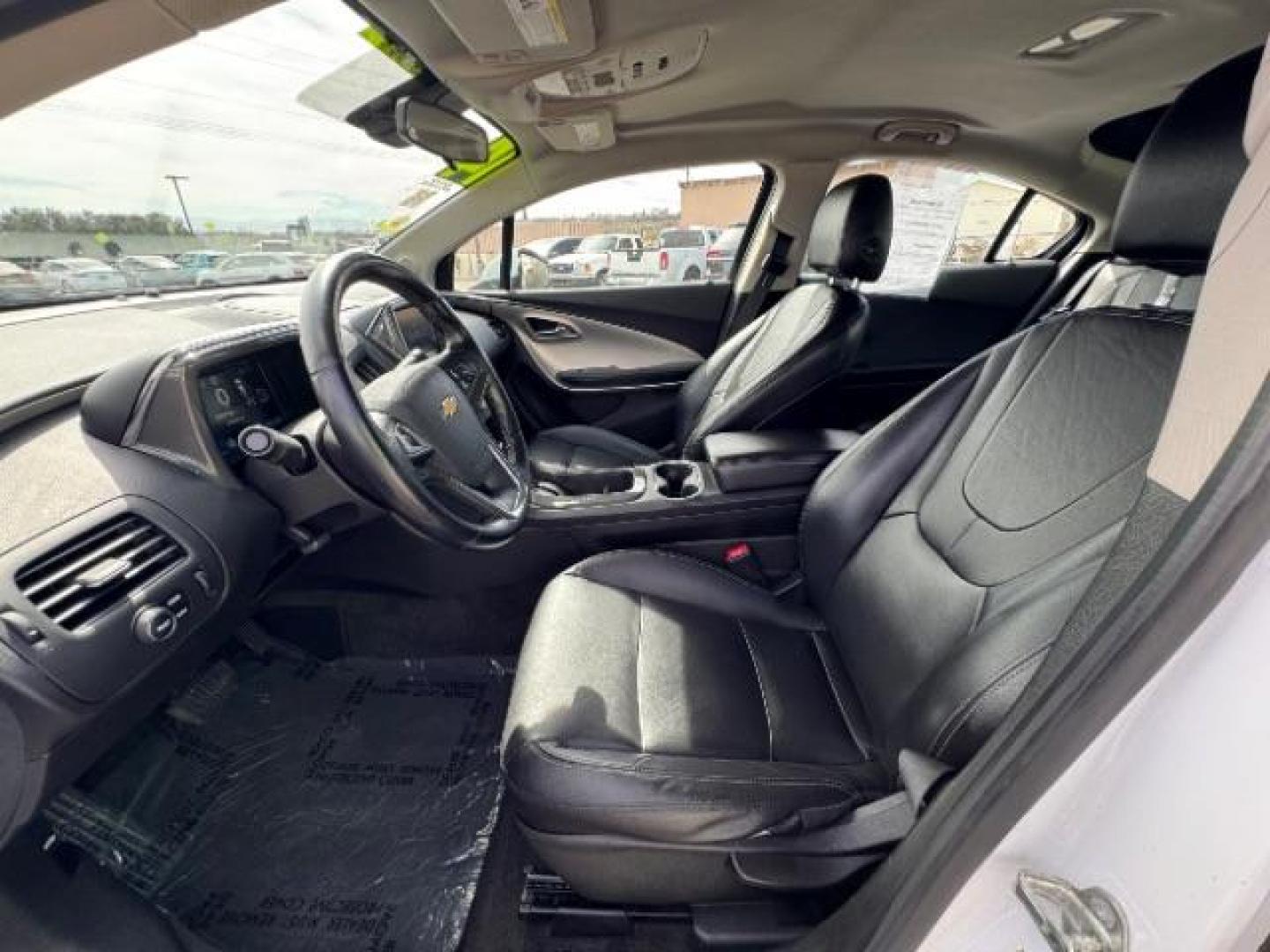 2014 White /Black Leather Interior Chevrolet Volt Premium w/ LEP (1G1RF6E42EU) with an 1.4L L4 DOHC 16V PLUG-IN HYBRID engine, Continuously Variable Transmission transmission, located at 940 North Main Street, Cedar City, UT, 84720, (435) 628-0023, 37.692936, -113.061897 - Photo#19