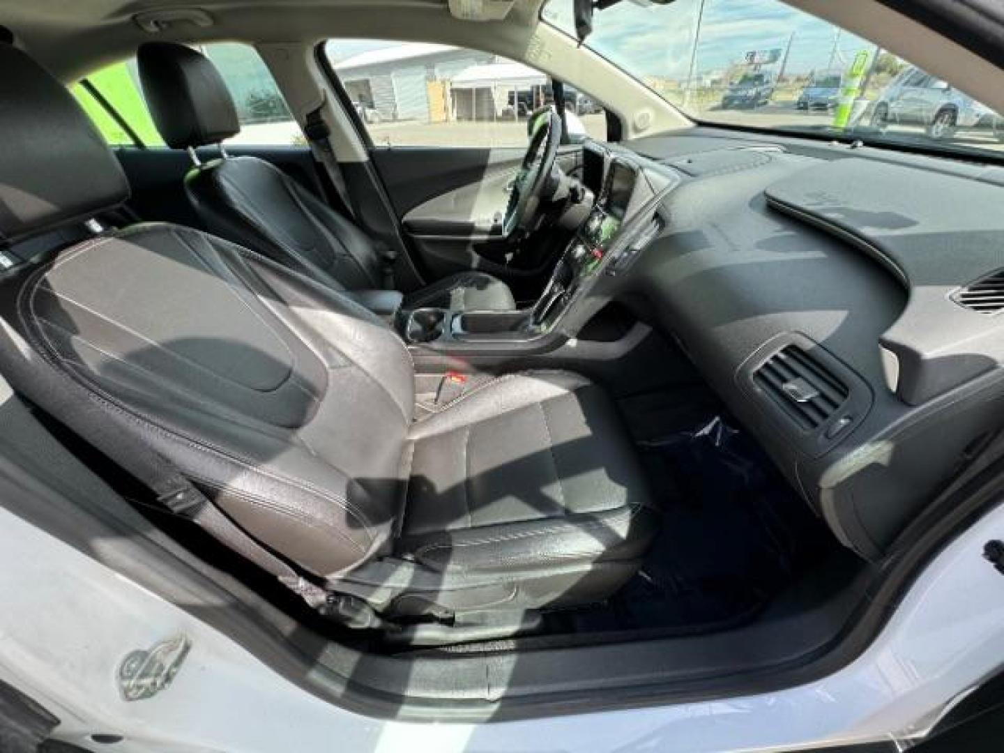 2014 White /Black Leather Interior Chevrolet Volt Premium w/ LEP (1G1RF6E42EU) with an 1.4L L4 DOHC 16V PLUG-IN HYBRID engine, Continuously Variable Transmission transmission, located at 940 North Main Street, Cedar City, UT, 84720, (435) 628-0023, 37.692936, -113.061897 - Photo#34