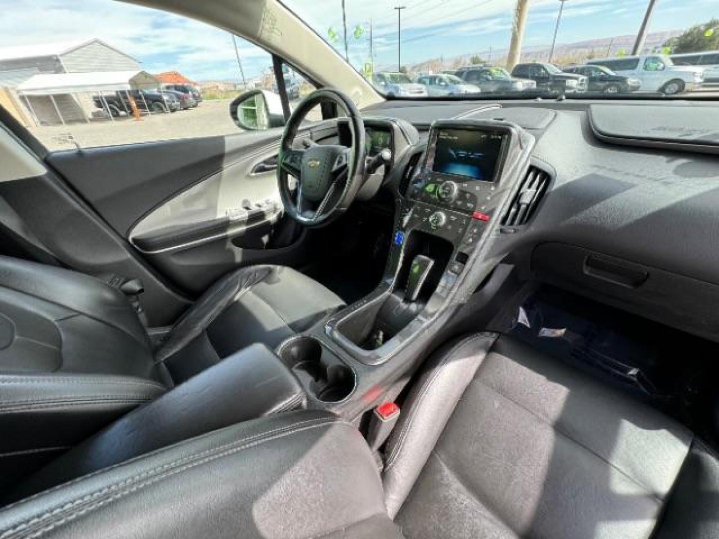 2014 White /Black Leather Interior Chevrolet Volt Premium w/ LEP (1G1RF6E42EU) with an 1.4L L4 DOHC 16V PLUG-IN HYBRID engine, Continuously Variable Transmission transmission, located at 940 North Main Street, Cedar City, UT, 84720, (435) 628-0023, 37.692936, -113.061897 - Photo#35