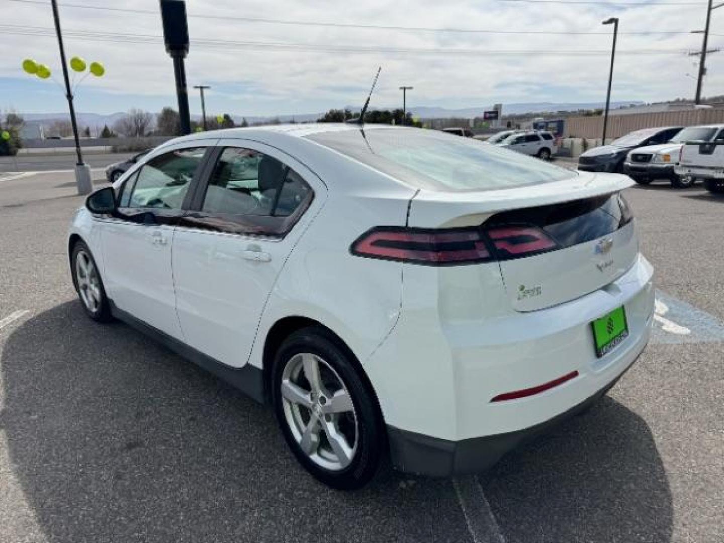 2014 White /Black Leather Interior Chevrolet Volt Premium w/ LEP (1G1RF6E42EU) with an 1.4L L4 DOHC 16V PLUG-IN HYBRID engine, Continuously Variable Transmission transmission, located at 940 North Main Street, Cedar City, UT, 84720, (435) 628-0023, 37.692936, -113.061897 - Photo#7