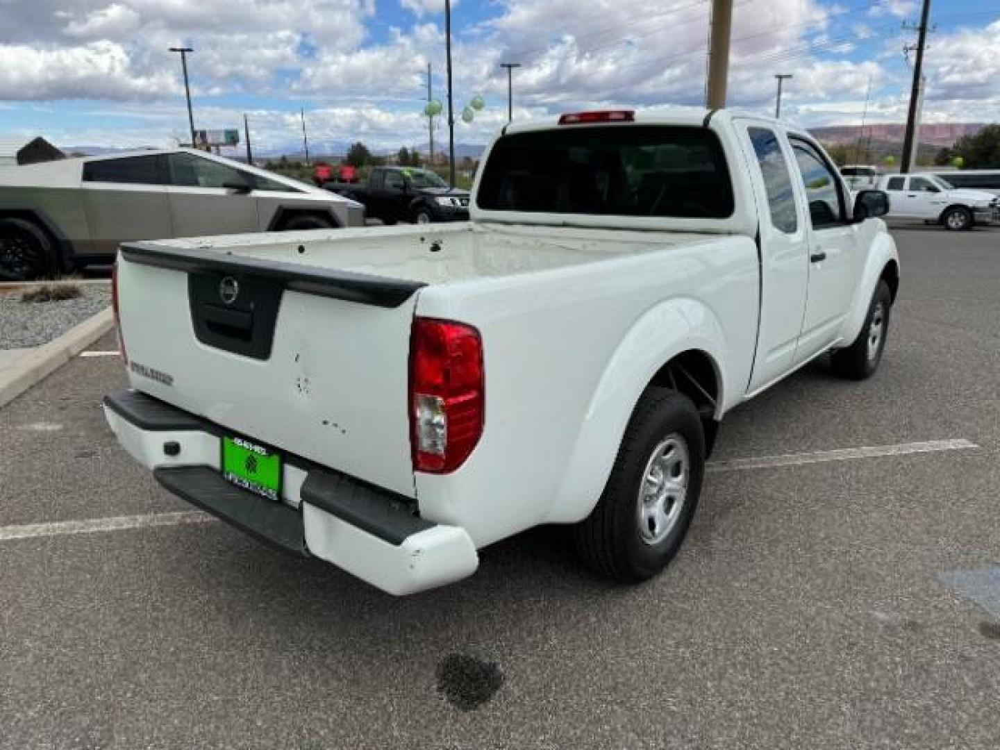 2018 Glacier White /Graphite, cloth Nissan Frontier SV King Cab I4 5AT 2WD (1N6BD0CT3JN) with an 2.5L L4 DOHC 16V engine, 5-Speed Manual transmission, located at 1865 East Red Hills Pkwy, St. George, 84770, (435) 628-0023, 37.120850, -113.543640 - We specialize in helping ALL people get the best financing available. No matter your credit score, good, bad or none we can get you an amazing rate. Had a bankruptcy, divorce, or repossessions? We give you the green light to get your credit back on the road. Low down and affordable payments that fit - Photo#9