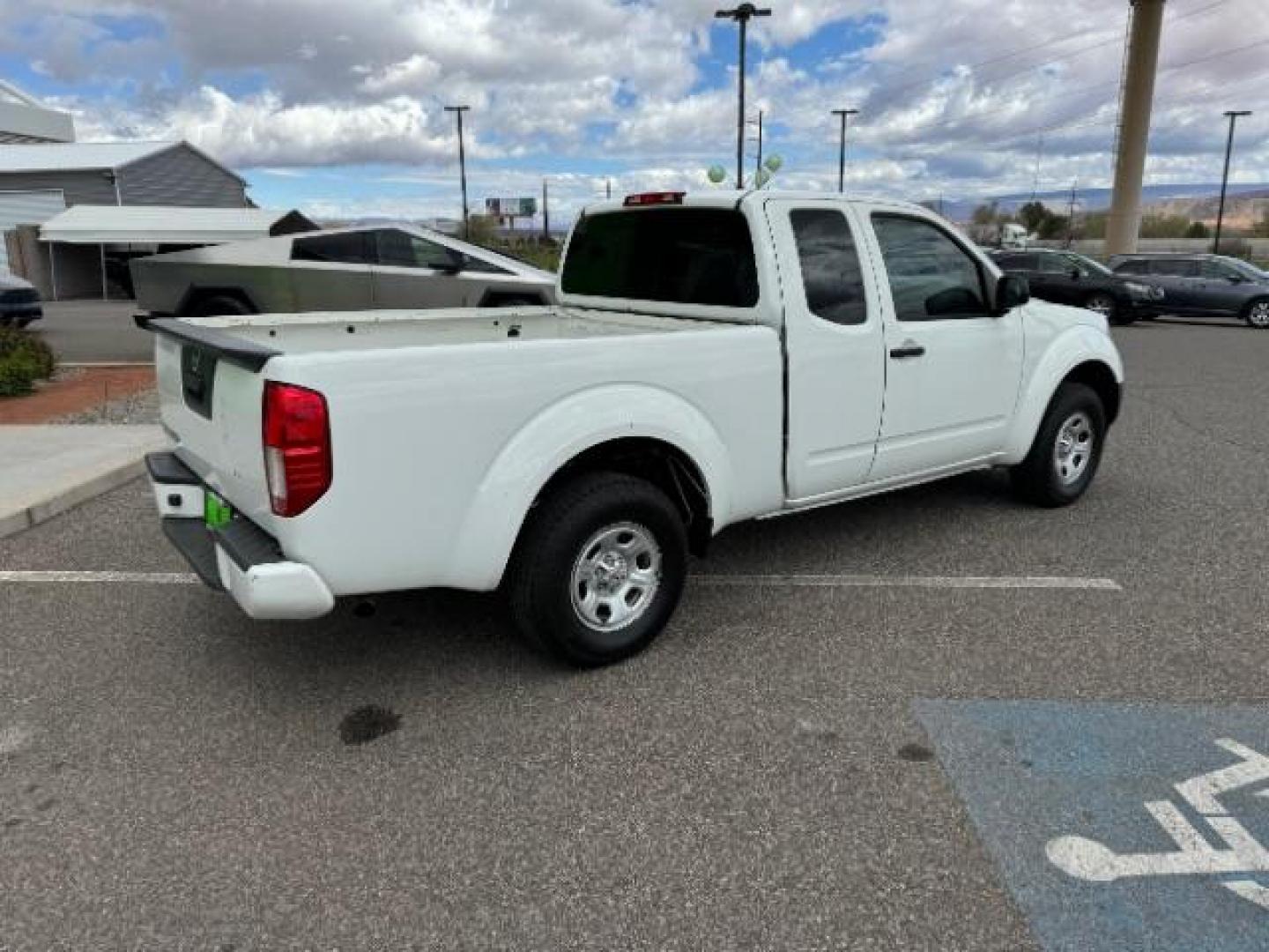 2018 Glacier White /Graphite, cloth Nissan Frontier SV King Cab I4 5AT 2WD (1N6BD0CT3JN) with an 2.5L L4 DOHC 16V engine, 5-Speed Manual transmission, located at 1865 East Red Hills Pkwy, St. George, 84770, (435) 628-0023, 37.120850, -113.543640 - We specialize in helping ALL people get the best financing available. No matter your credit score, good, bad or none we can get you an amazing rate. Had a bankruptcy, divorce, or repossessions? We give you the green light to get your credit back on the road. Low down and affordable payments that fit - Photo#10