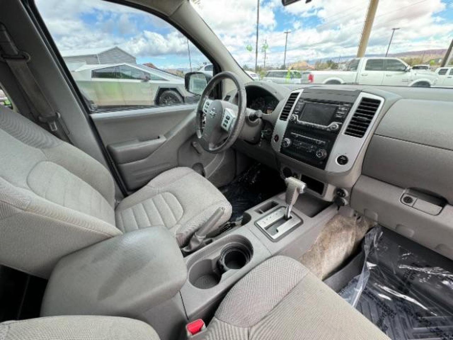 2018 Glacier White /Graphite, cloth Nissan Frontier SV King Cab I4 5AT 2WD (1N6BD0CT3JN) with an 2.5L L4 DOHC 16V engine, 5-Speed Manual transmission, located at 1865 East Red Hills Pkwy, St. George, 84770, (435) 628-0023, 37.120850, -113.543640 - We specialize in helping ALL people get the best financing available. No matter your credit score, good, bad or none we can get you an amazing rate. Had a bankruptcy, divorce, or repossessions? We give you the green light to get your credit back on the road. Low down and affordable payments that fit - Photo#27